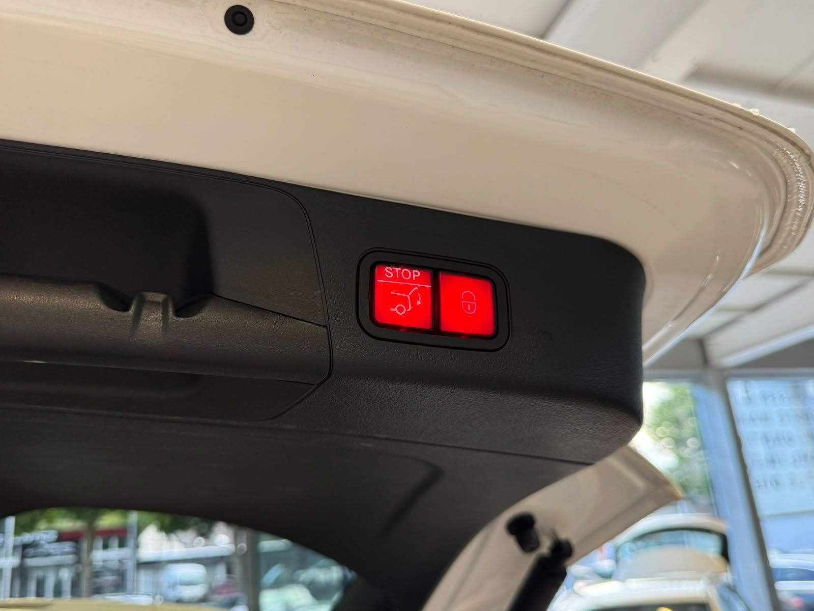 Fahrzeugabbildung Mercedes-Benz EQB 300 4M AMG+PANO+BURM+DISTR+NIGHT+KEYLESS+LED