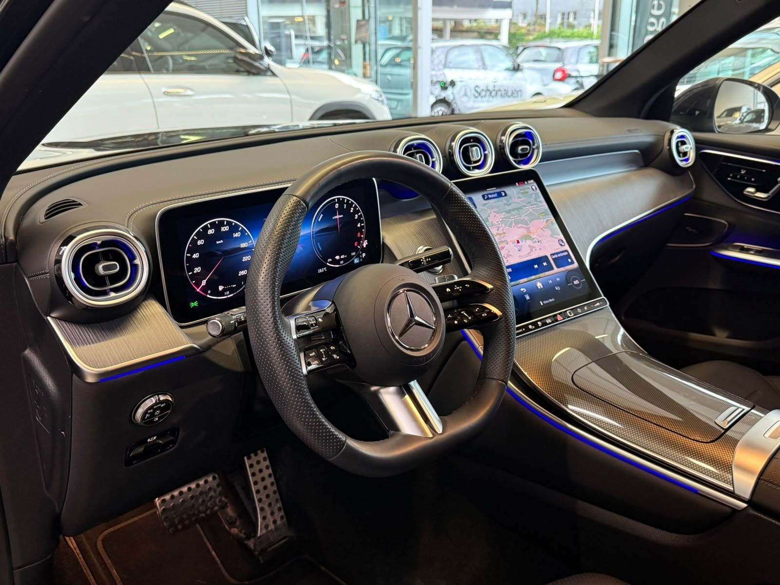 Fahrzeugabbildung Mercedes-Benz GLC 300de 4M AMG+DISTR+AHK+MEMORY+360°+DIGITAL