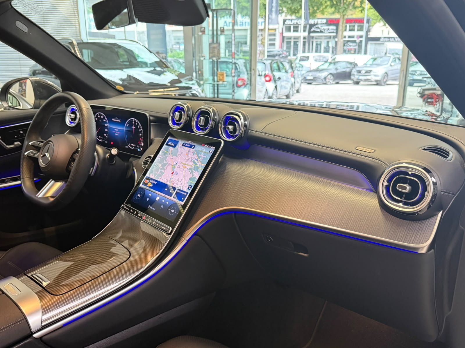 Fahrzeugabbildung Mercedes-Benz GLC 300de 4M AMG+DISTR+AHK+MEMORY+360°+DIGITAL