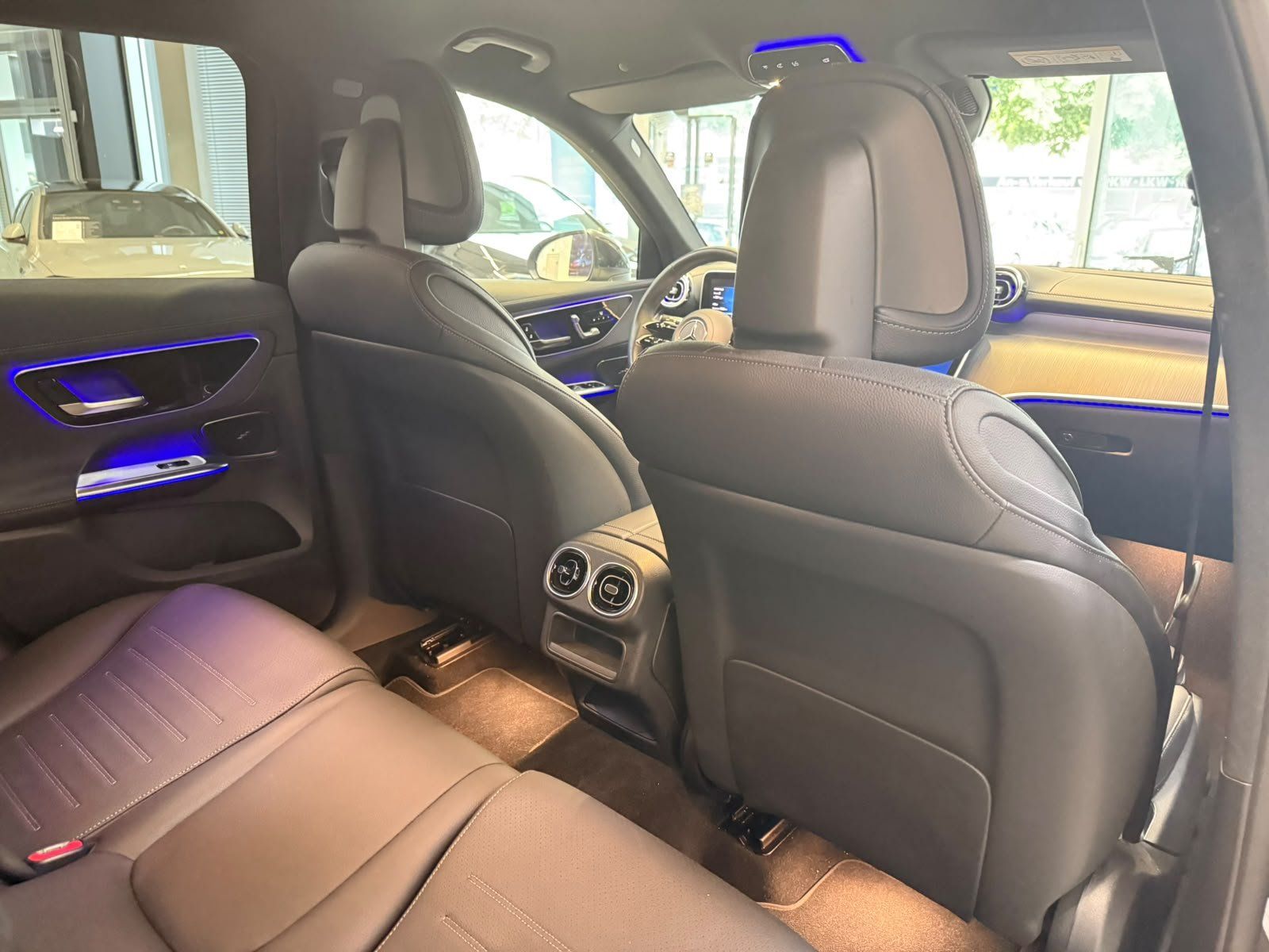 Fahrzeugabbildung Mercedes-Benz GLC 300de 4M AMG+DISTR+AHK+MEMORY+360°+DIGITAL