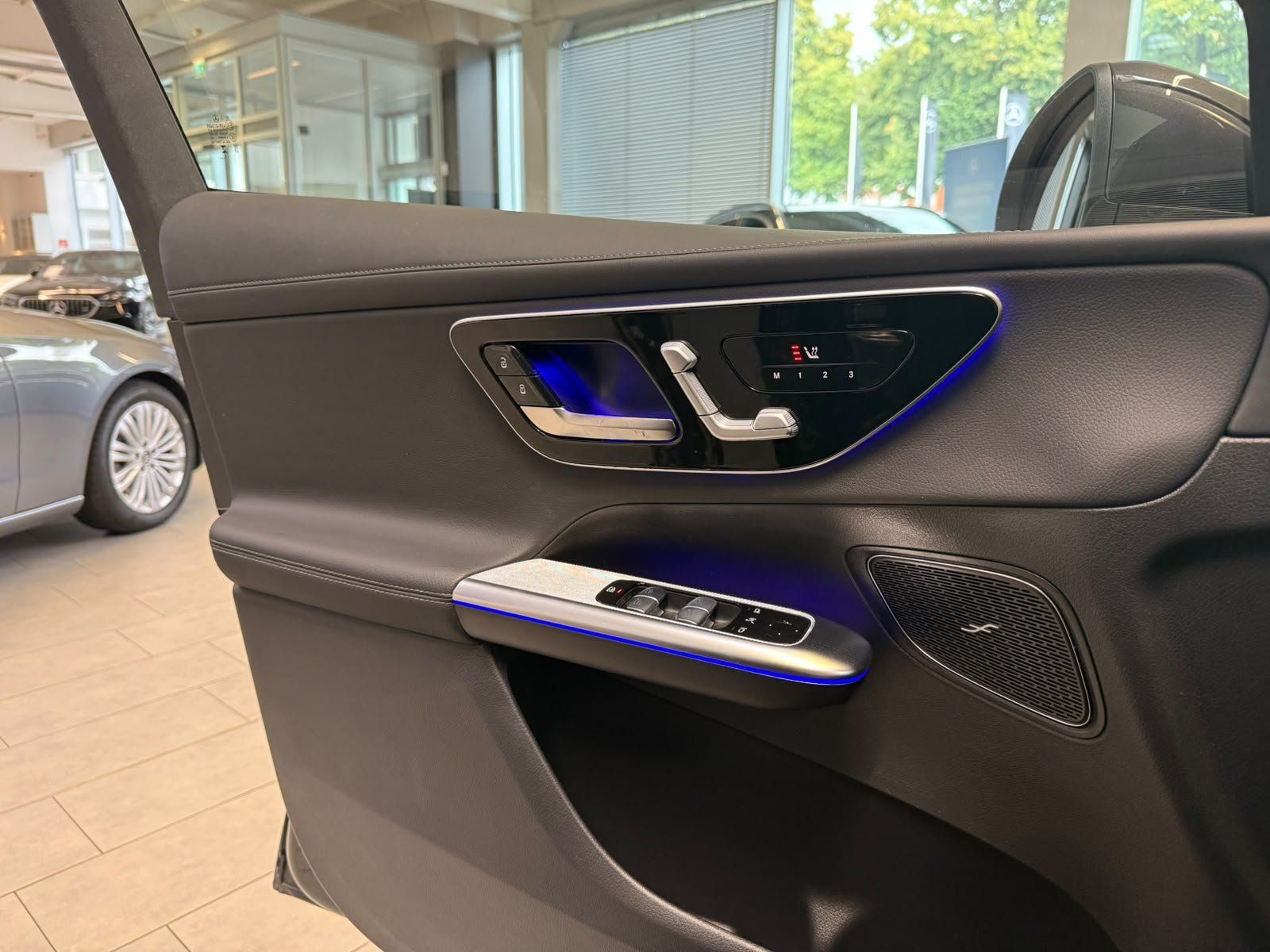 Fahrzeugabbildung Mercedes-Benz GLC 300de 4M AMG+DISTR+AHK+MEMORY+360°+DIGITAL