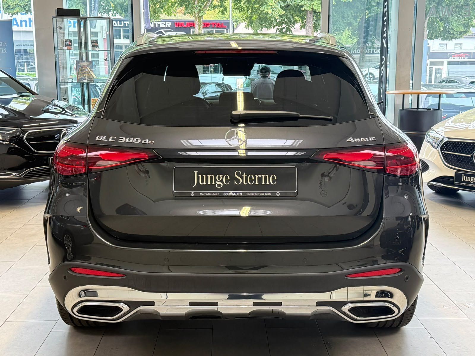 Fahrzeugabbildung Mercedes-Benz GLC 300de 4M AMG+DISTR+AHK+MEMORY+360°+DIGITAL