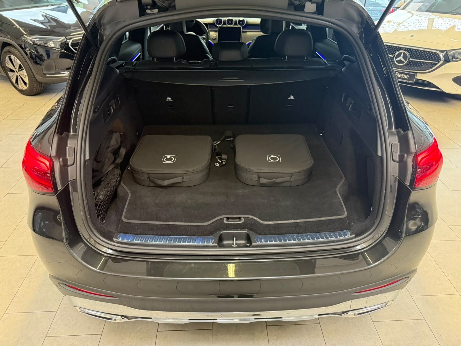 Fahrzeugabbildung Mercedes-Benz GLC 300de 4M AMG+DISTR+AHK+MEMORY+360°+DIGITAL