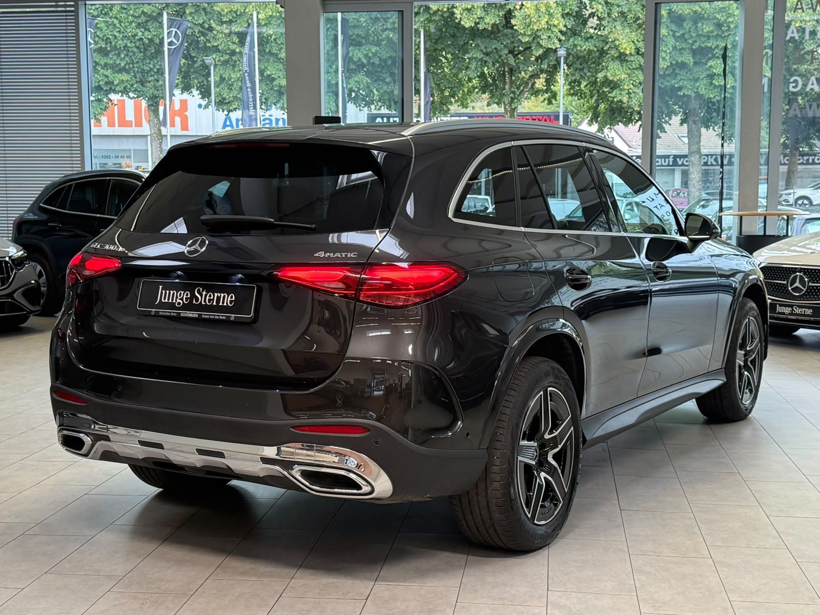 Fahrzeugabbildung Mercedes-Benz GLC 300de 4M AMG+DISTR+AHK+MEMORY+360°+DIGITAL