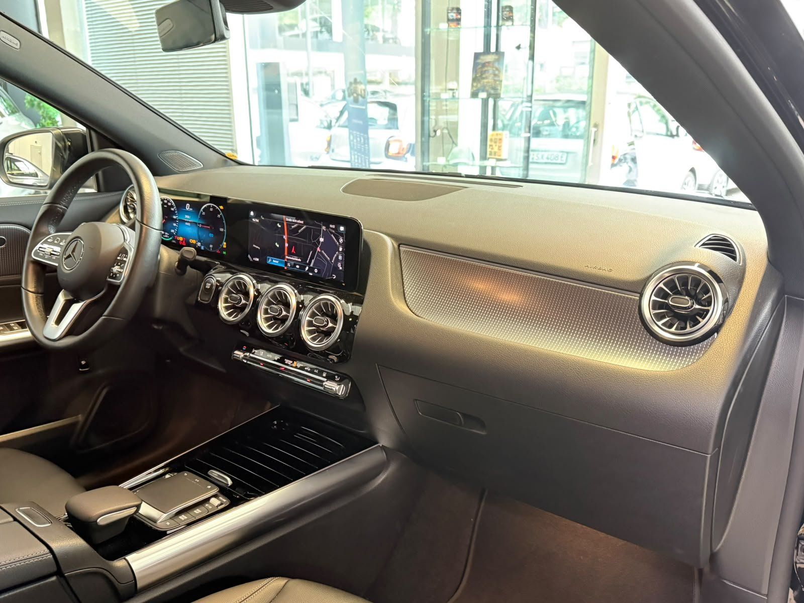 Fahrzeugabbildung Mercedes-Benz EQA 250 Progressive KAMERA+TOTW+LED+CARPLAY+DAB