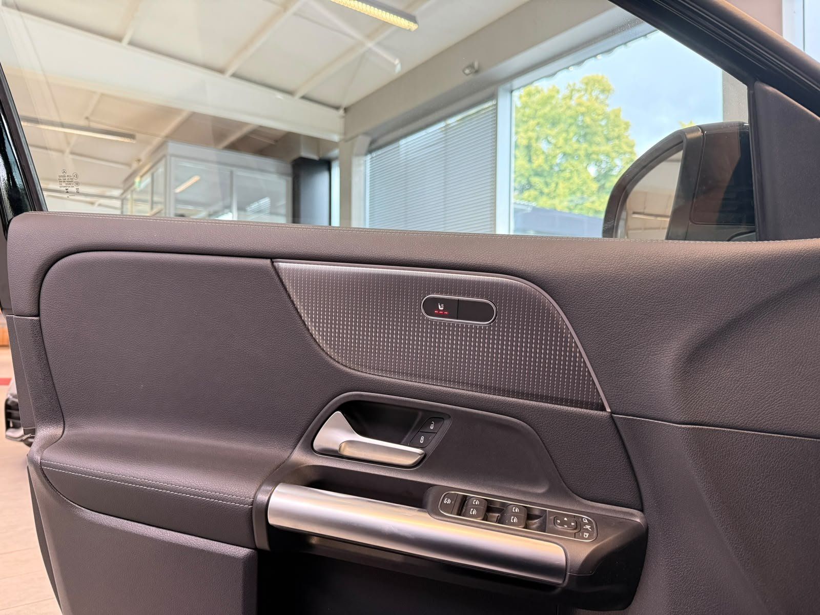 Fahrzeugabbildung Mercedes-Benz EQA 250 Progressive KAMERA+TOTW+LED+CARPLAY+DAB