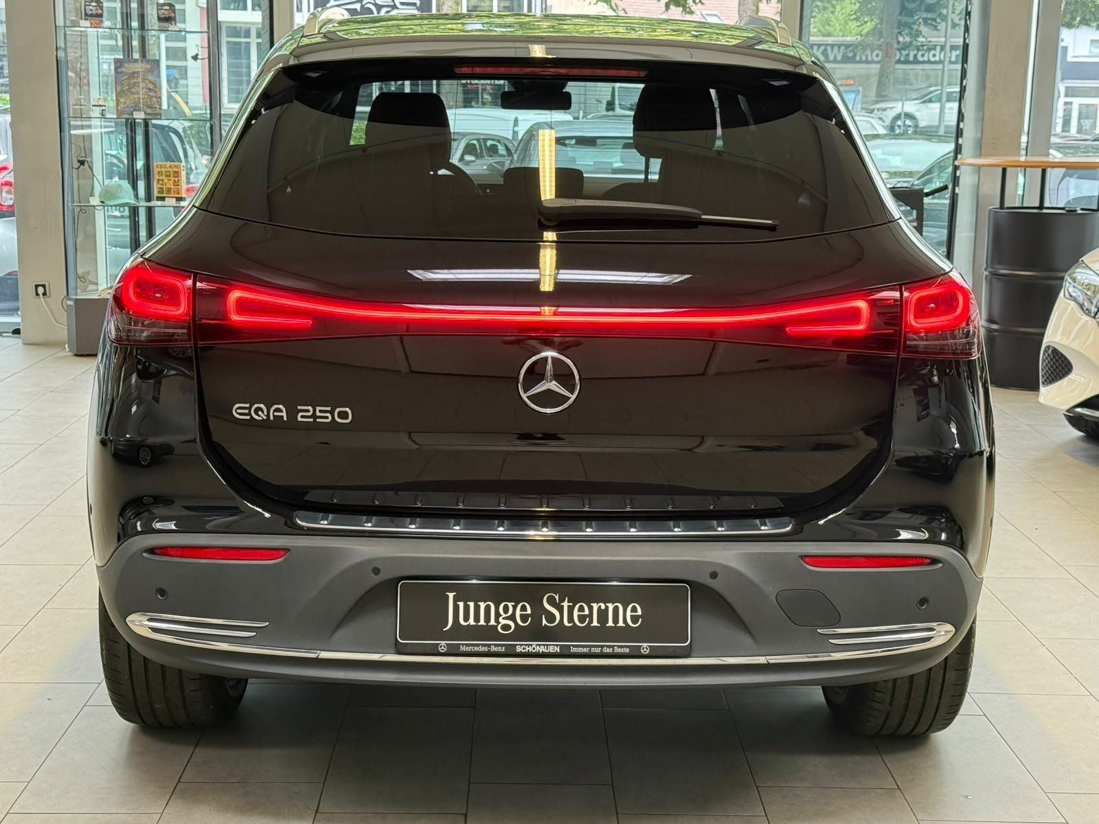 Fahrzeugabbildung Mercedes-Benz EQA 250 Progressive KAMERA+TOTW+LED+CARPLAY+DAB