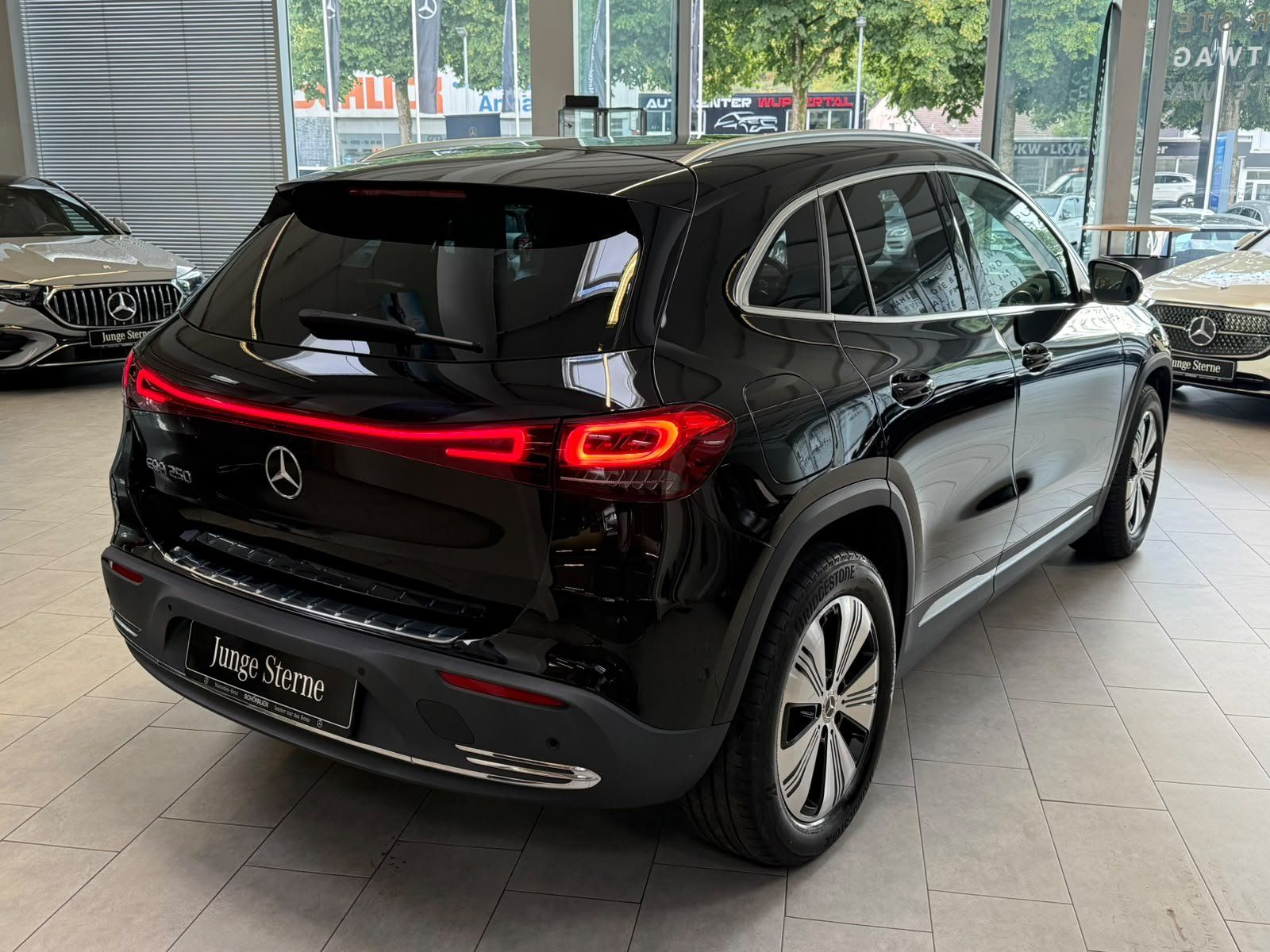 Fahrzeugabbildung Mercedes-Benz EQA 250 Progressive KAMERA+TOTW+LED+CARPLAY+DAB
