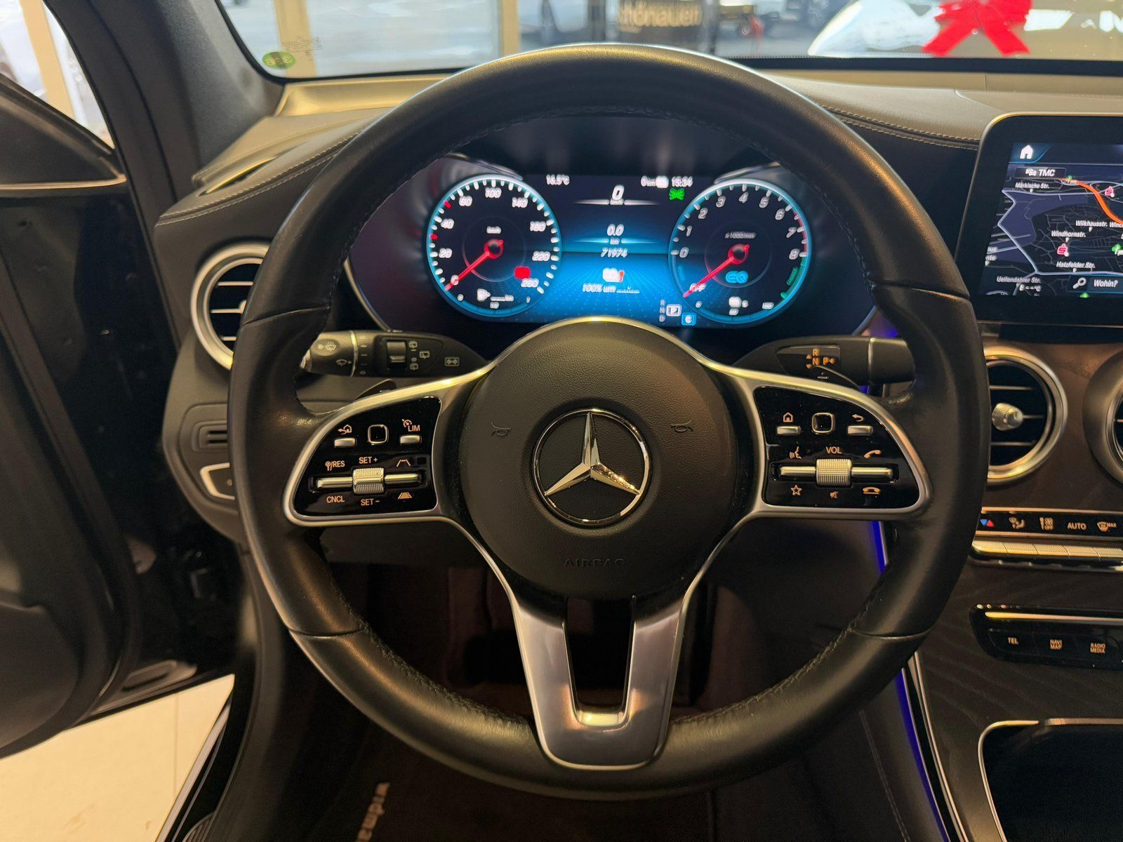 Fahrzeugabbildung Mercedes-Benz GLC 300e 4M AIRBODY+HUD+DISTR+BURM+MBEAM+MEMORY