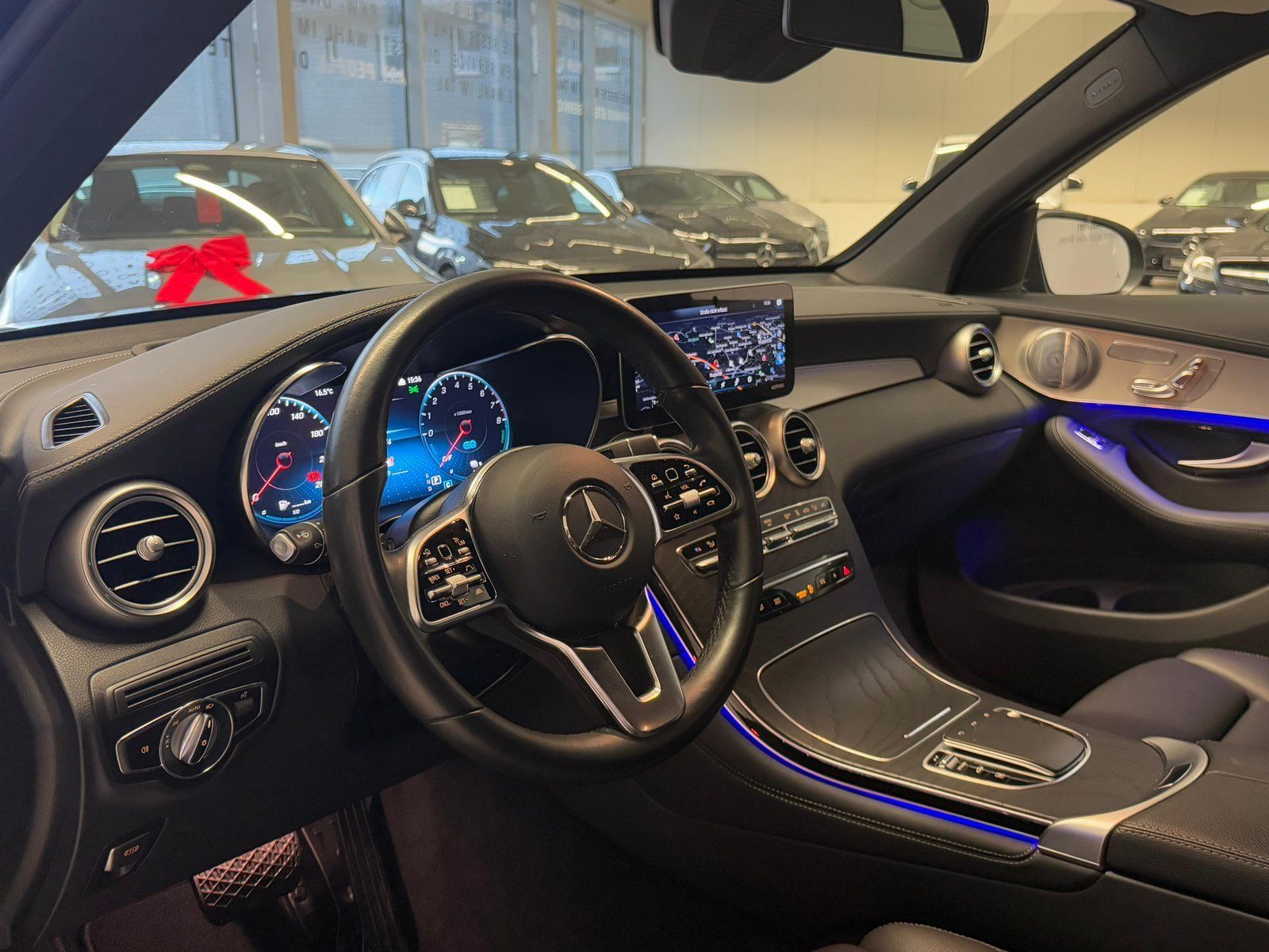 Fahrzeugabbildung Mercedes-Benz GLC 300e 4M AIRBODY+HUD+DISTR+BURM+MBEAM+MEMORY