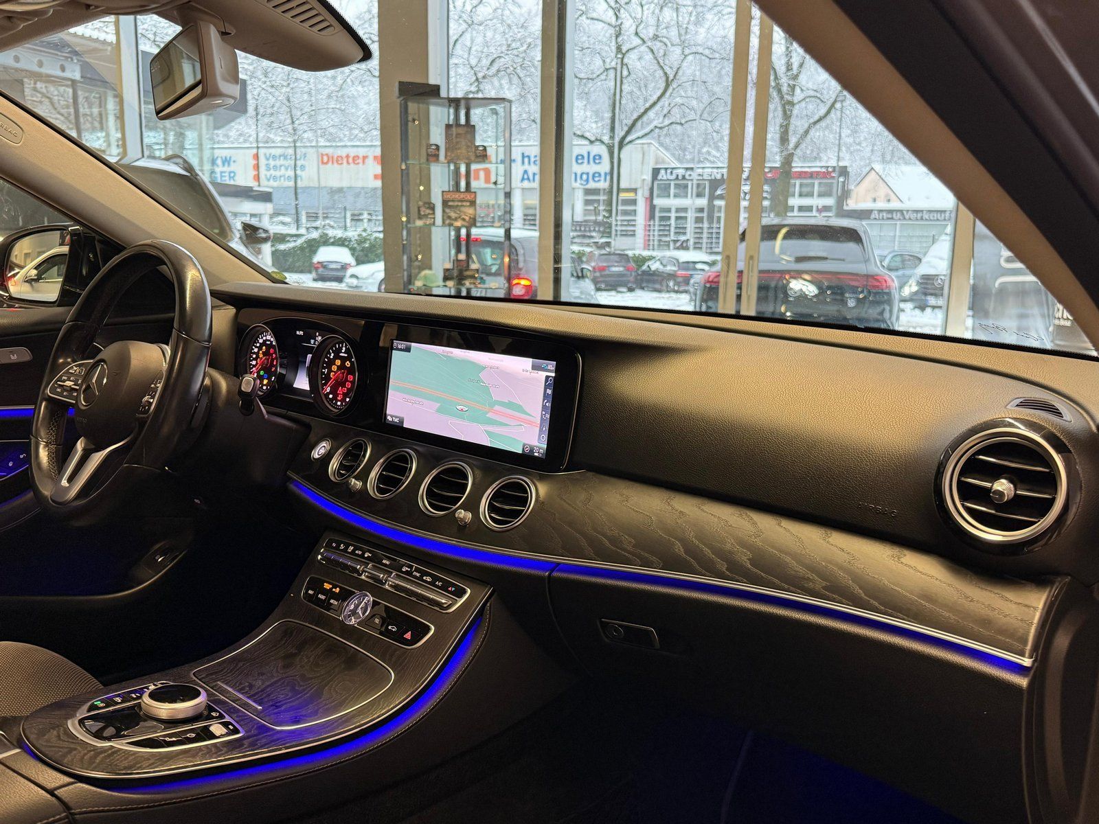 Fahrzeugabbildung Mercedes-Benz E 220d T NIGHT+AHK+KAMERA+SHD+TOTW+LED+DAB+CARPL