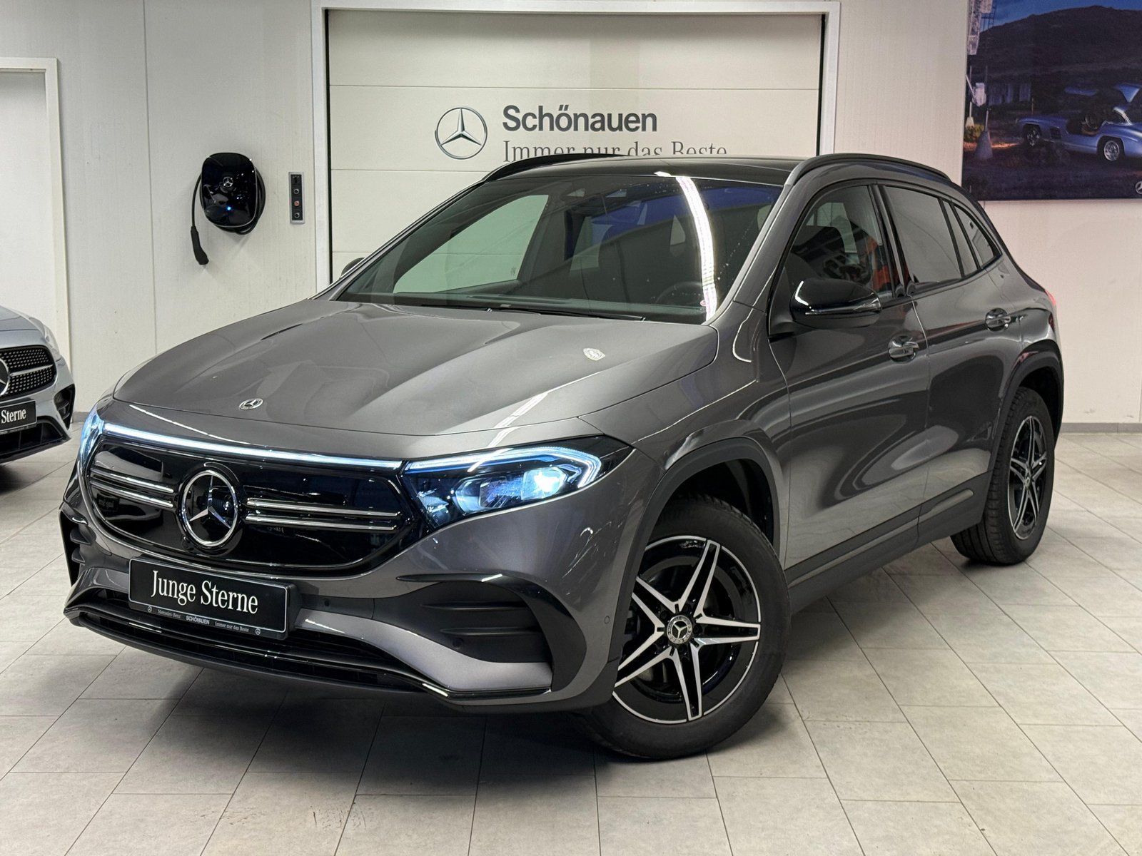 Mercedes-Benz EQA 300 4M AMG DISTR+PANO+NIGHT+AHK+KAMERA+LED