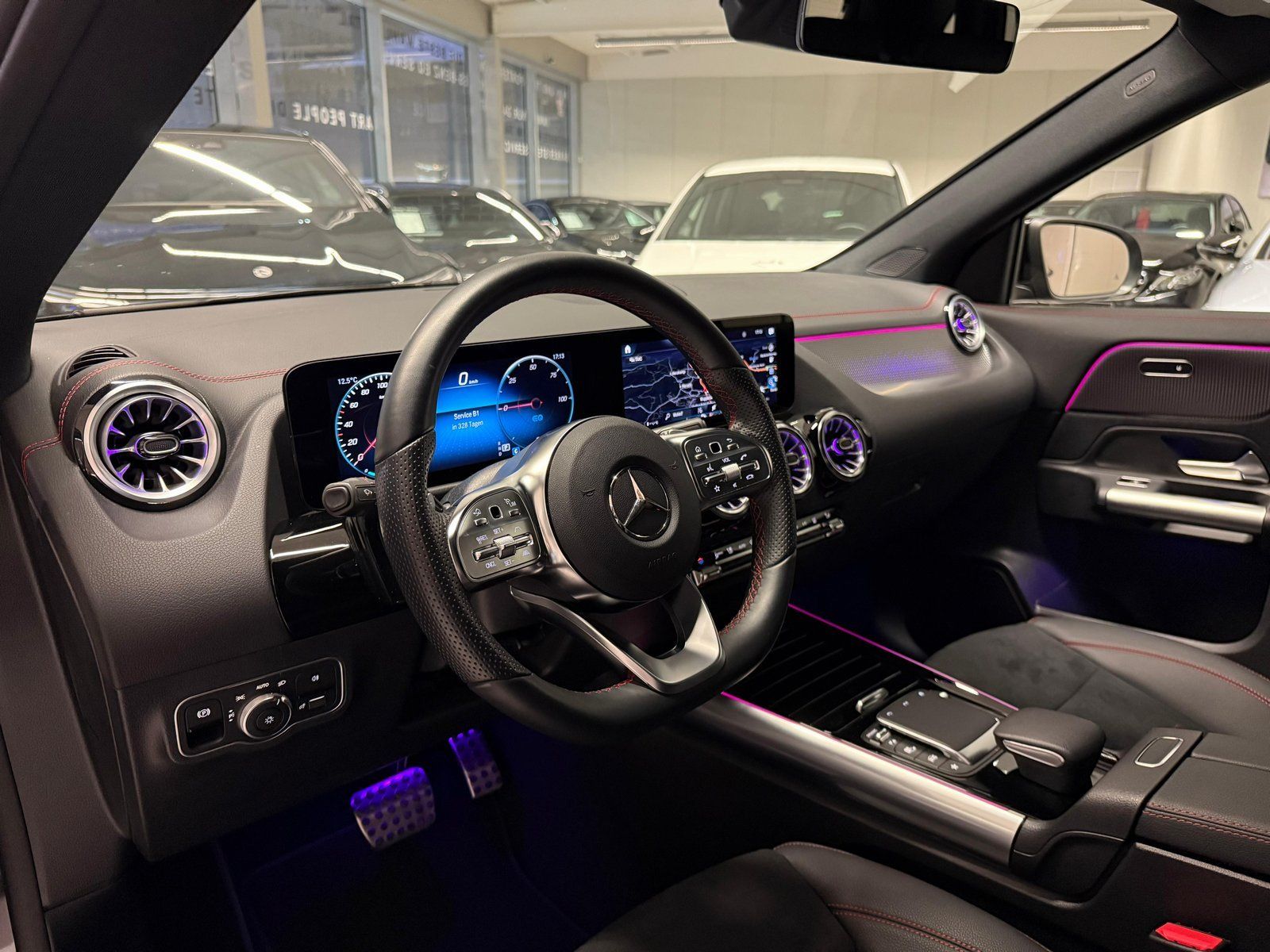 Fahrzeugabbildung Mercedes-Benz EQA 300 4M AMG DISTR+PANO+NIGHT+AHK+KAMERA+LED