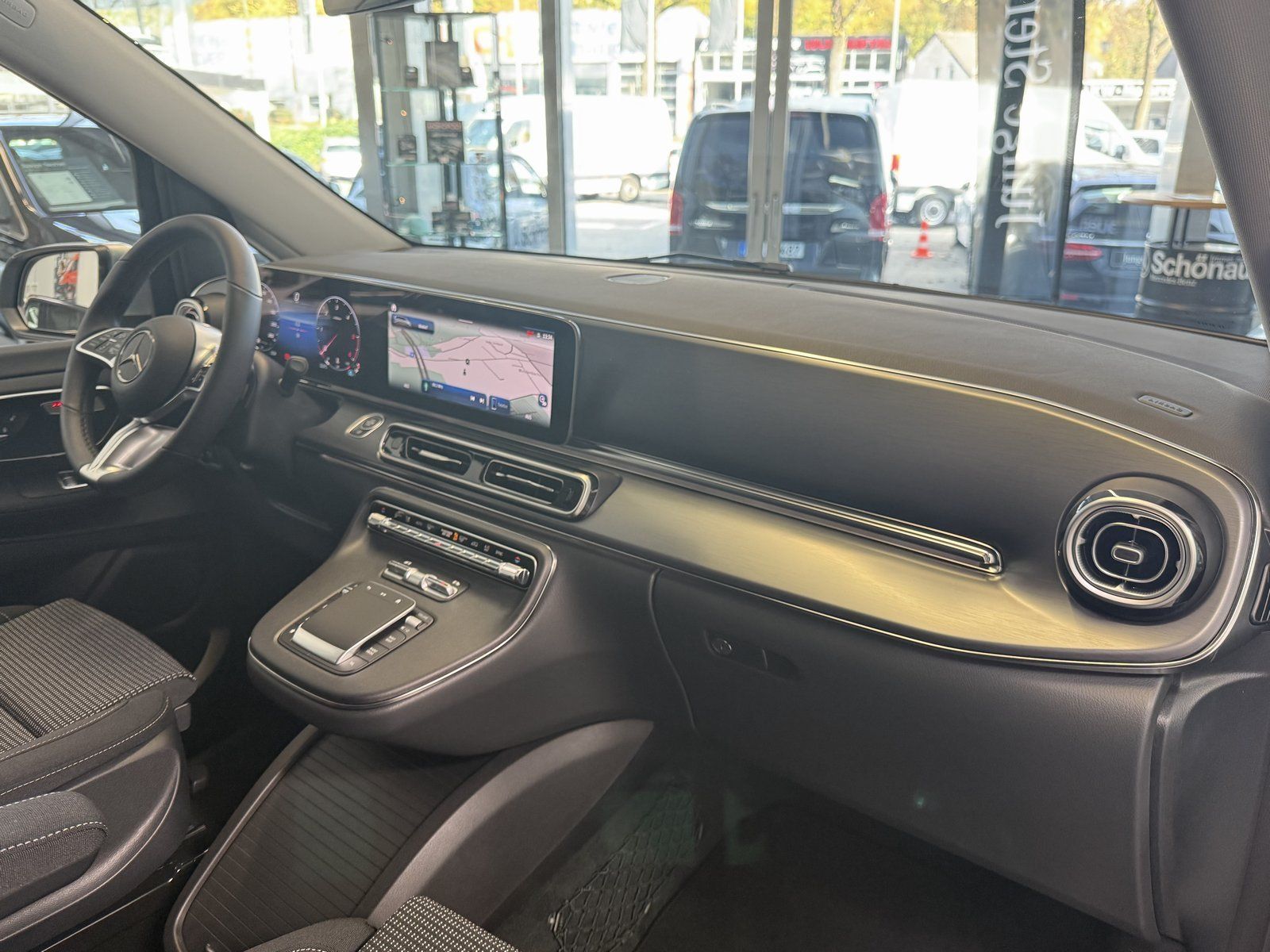 Fahrzeugabbildung Mercedes-Benz V 250 d STYLE Lang MULTIBEAM+7SITZ+DISTR+THERMOT