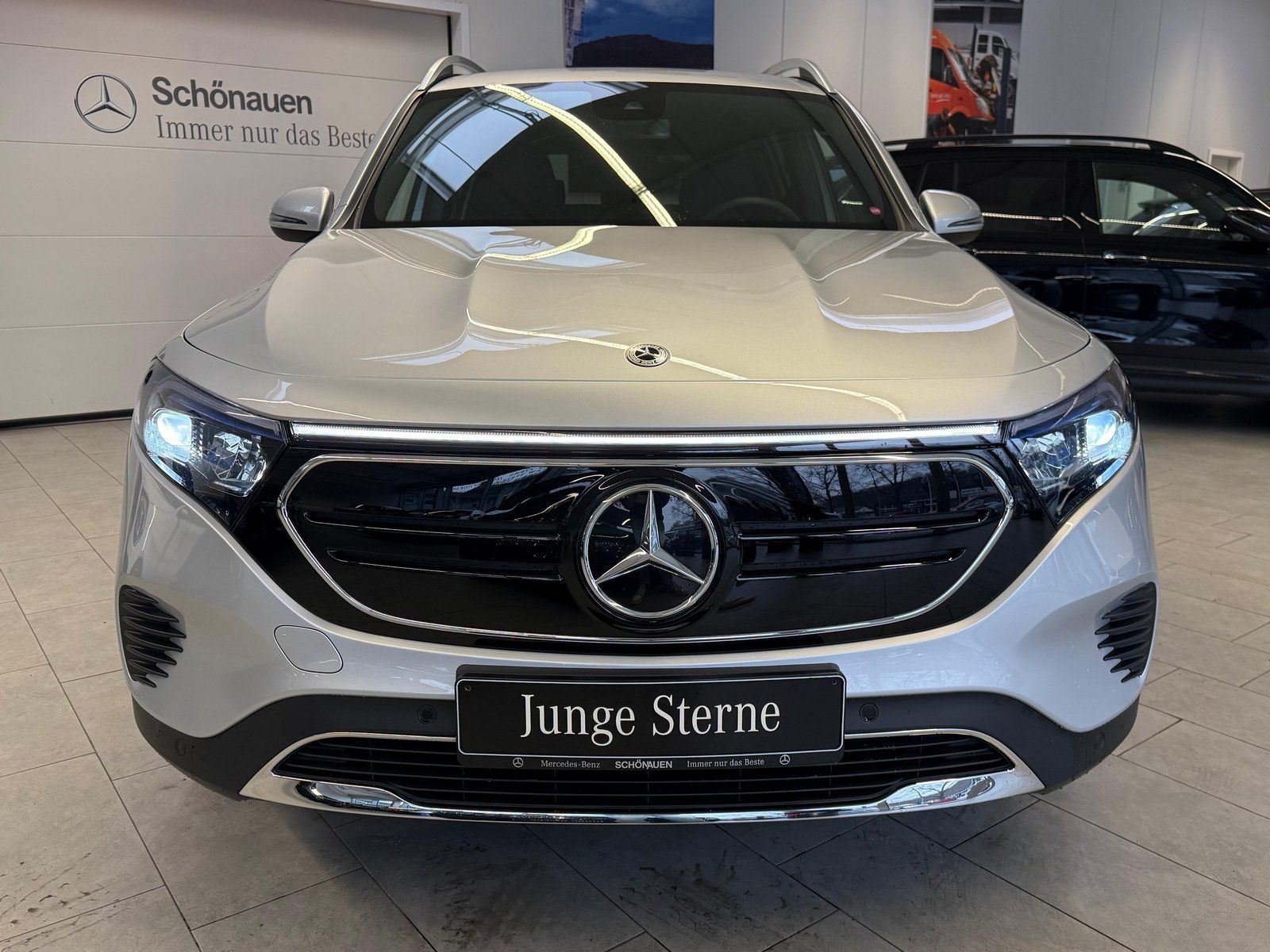 Fahrzeugabbildung Mercedes-Benz EQB 250 ADVANCED PKT+SITZHEIZ.+CARPLAY+PRIVACY