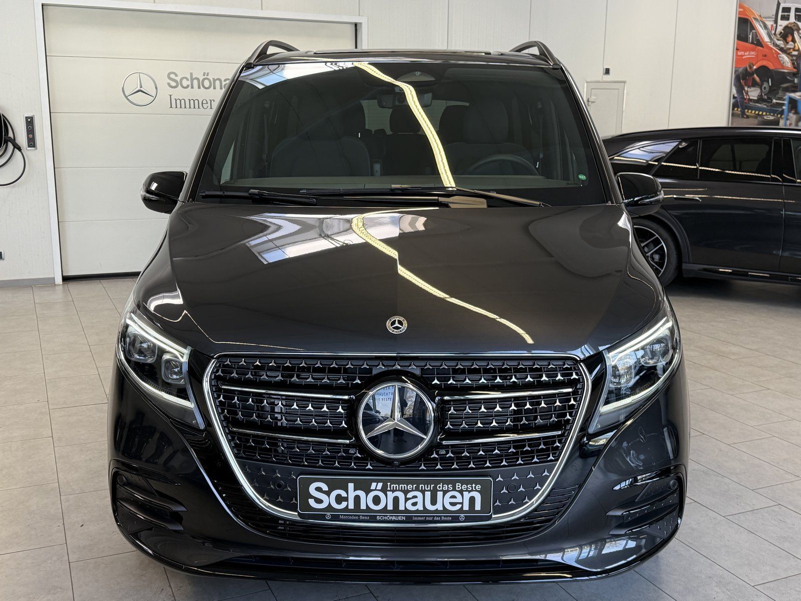 Fahrzeugabbildung Mercedes-Benz V 250 d STYLE AMG AHK+7SITZ+AIRMATIC+DIGISPIEGEL