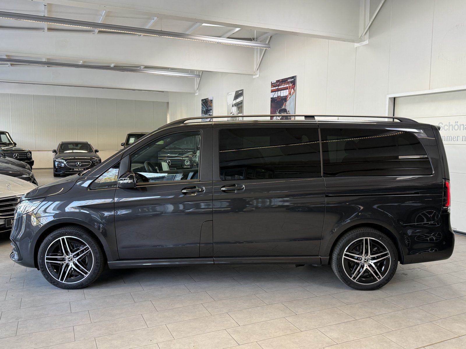 Fahrzeugabbildung Mercedes-Benz V 250 d STYLE AMG AHK+7SITZ+AIRMATIC+DIGISPIEGEL