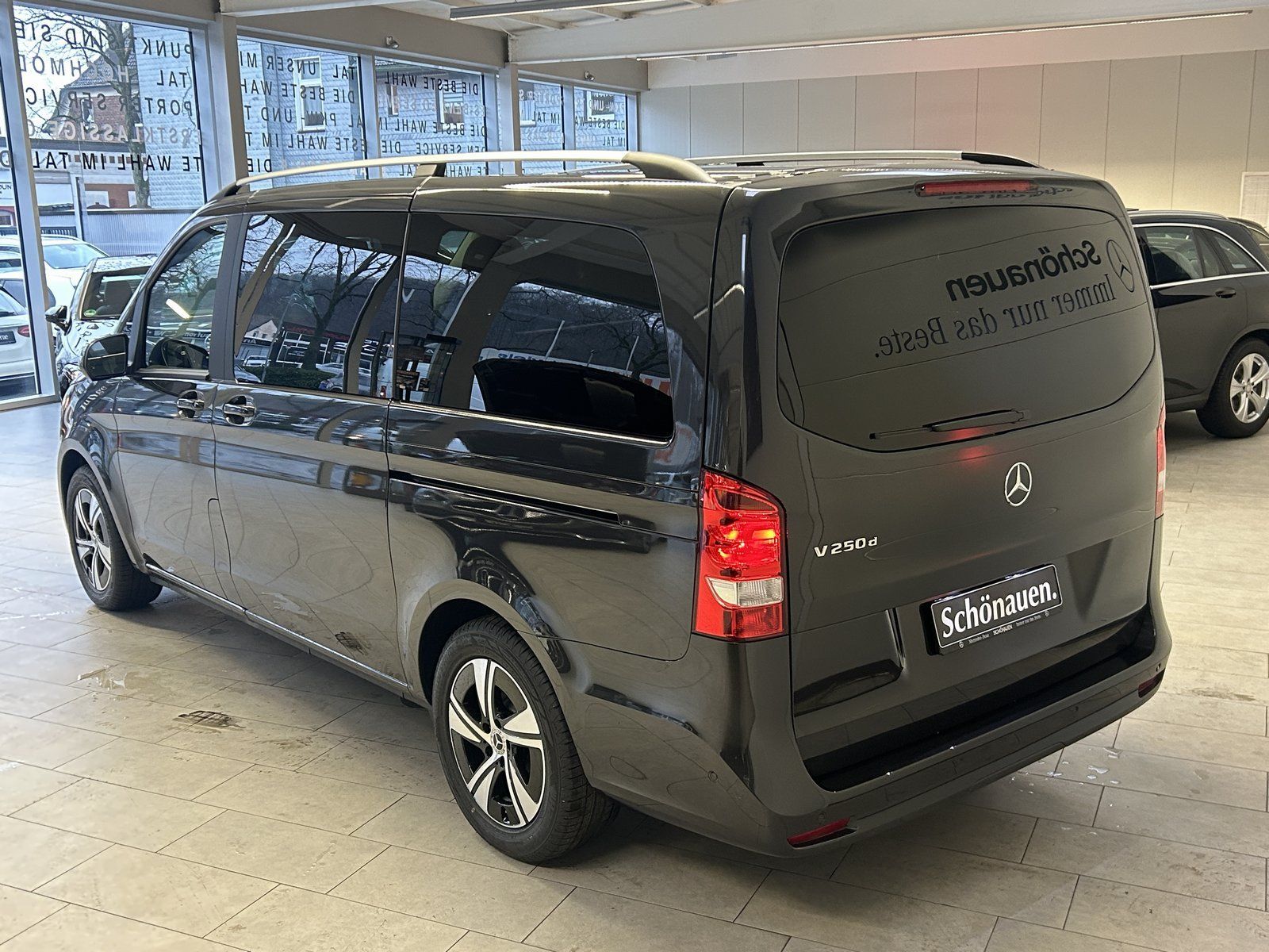 Fahrzeugabbildung Mercedes-Benz V 250 d lang FACELIFT+WINTERPKT+DISTRO+AHKVORB.