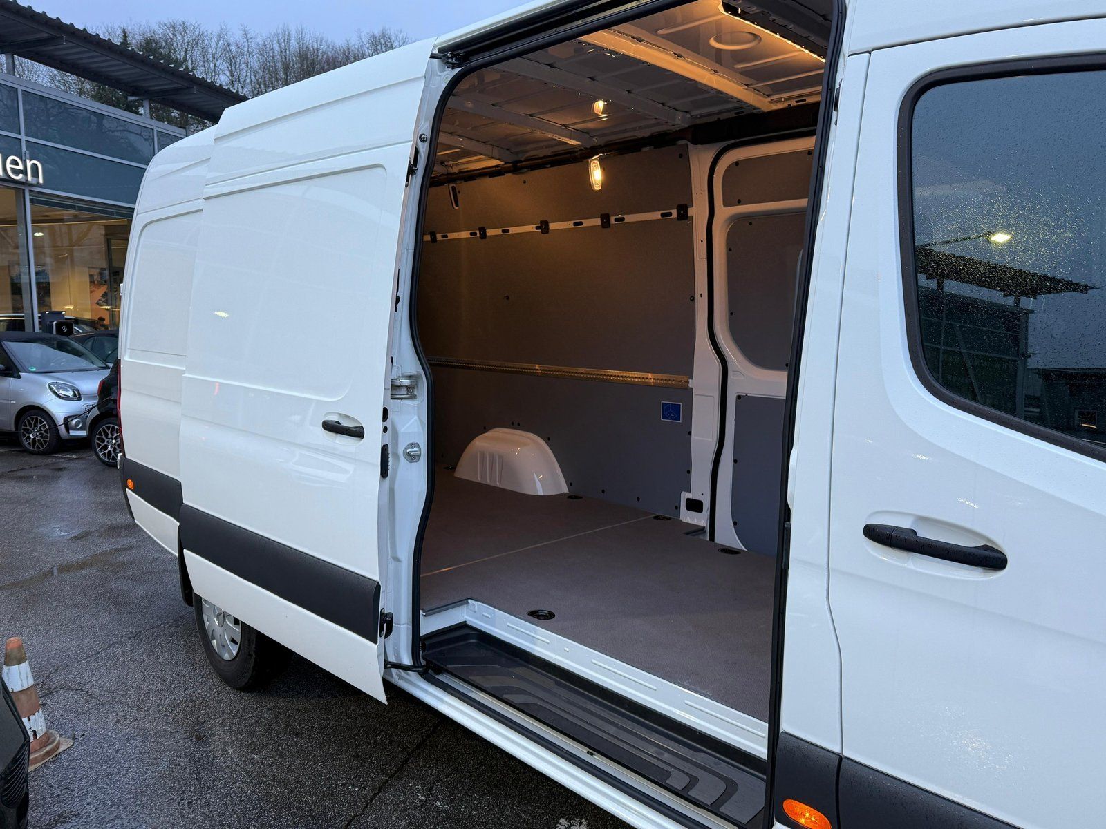 Fahrzeugabbildung Mercedes-Benz Sprinter 319 4x4 L3H2 AHK3,5t+LED+STDHZ+TRENNWAN