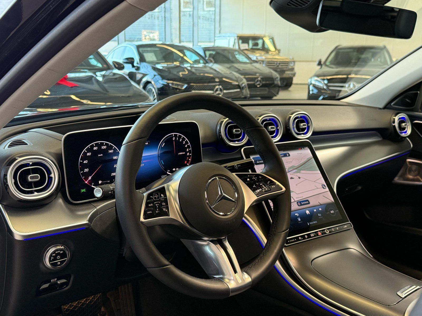 Fahrzeugabbildung Mercedes-Benz C 300 e T BURMESTER+DIGITAL+AHK+HUD+PANO+FAHRASS