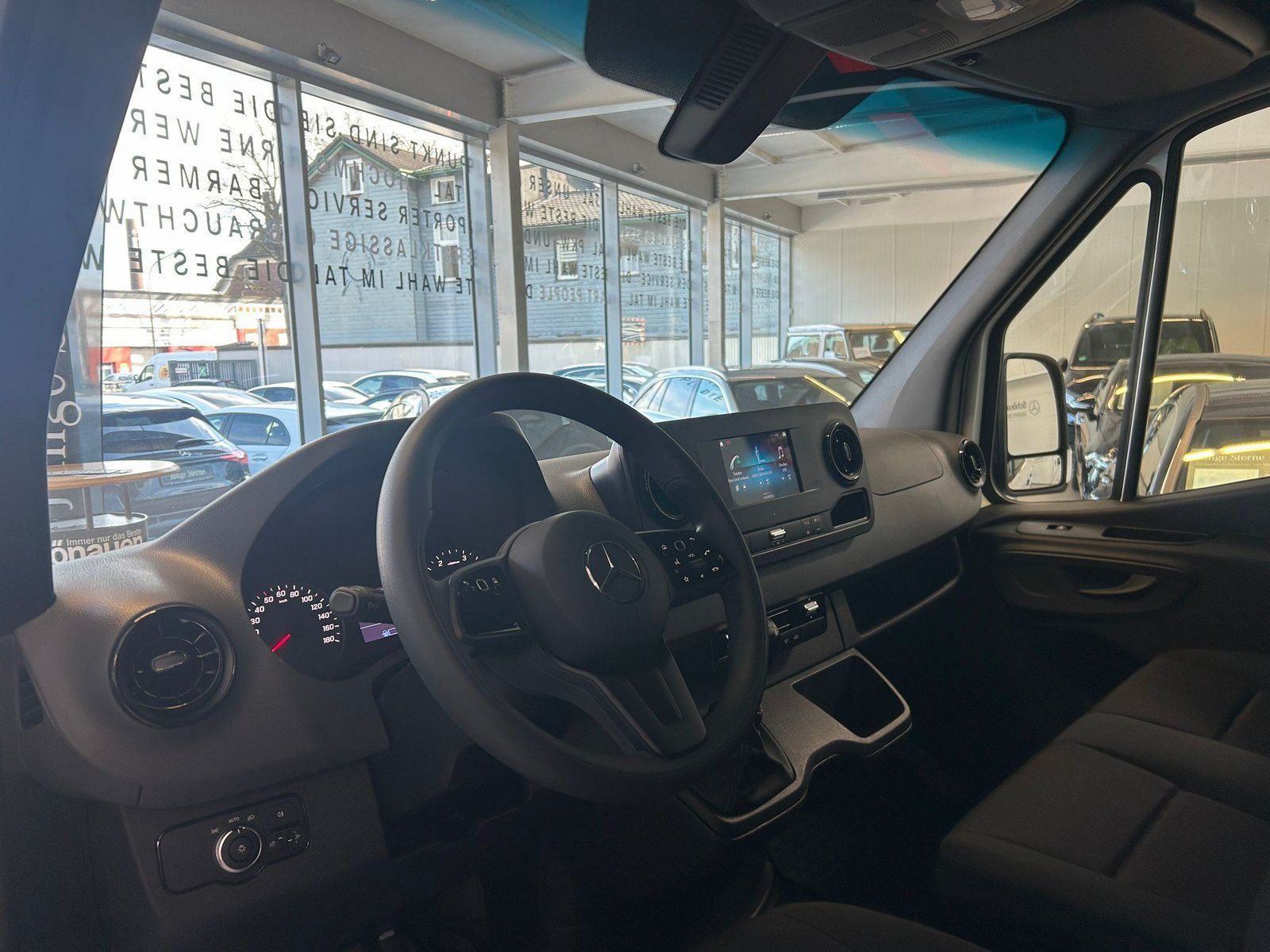 Fahrzeugabbildung Mercedes-Benz Sprinter 311 CDI KA hoch L2H2 HINTERRAD+MBUX+CAM