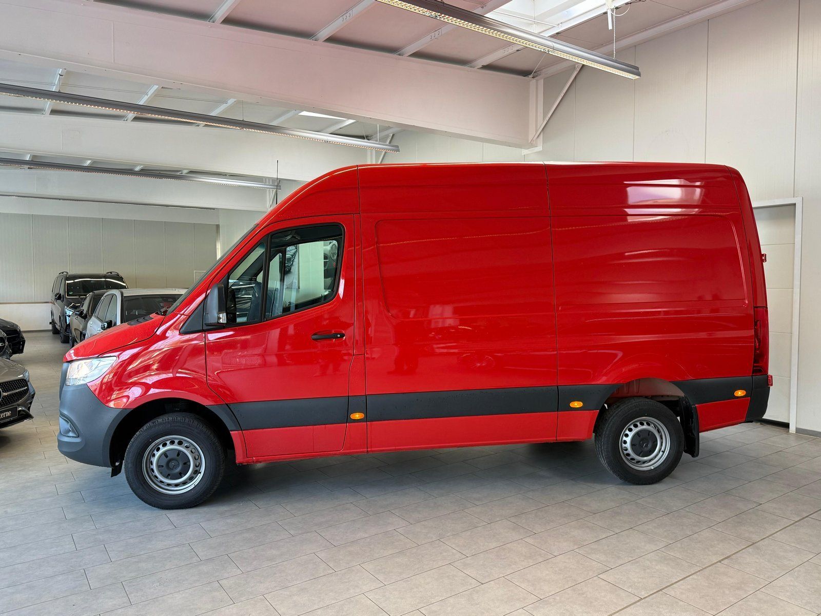 Fahrzeugabbildung Mercedes-Benz Sprinter 319 CDI KA hoch L2H2 3,5t AHK+CAM+KLIMA