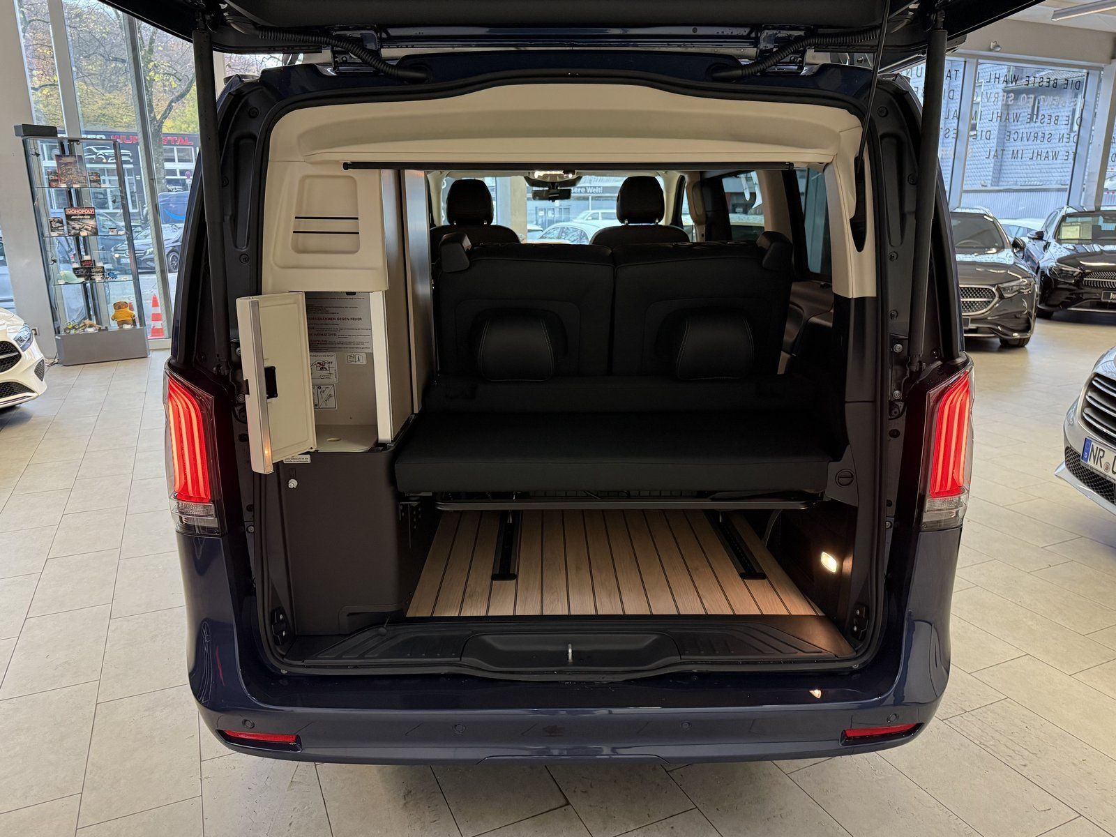 Fahrzeugabbildung Mercedes-Benz V 300 d MARCO POLO KÜCHE+LEVELCONTR+LEDER+360°