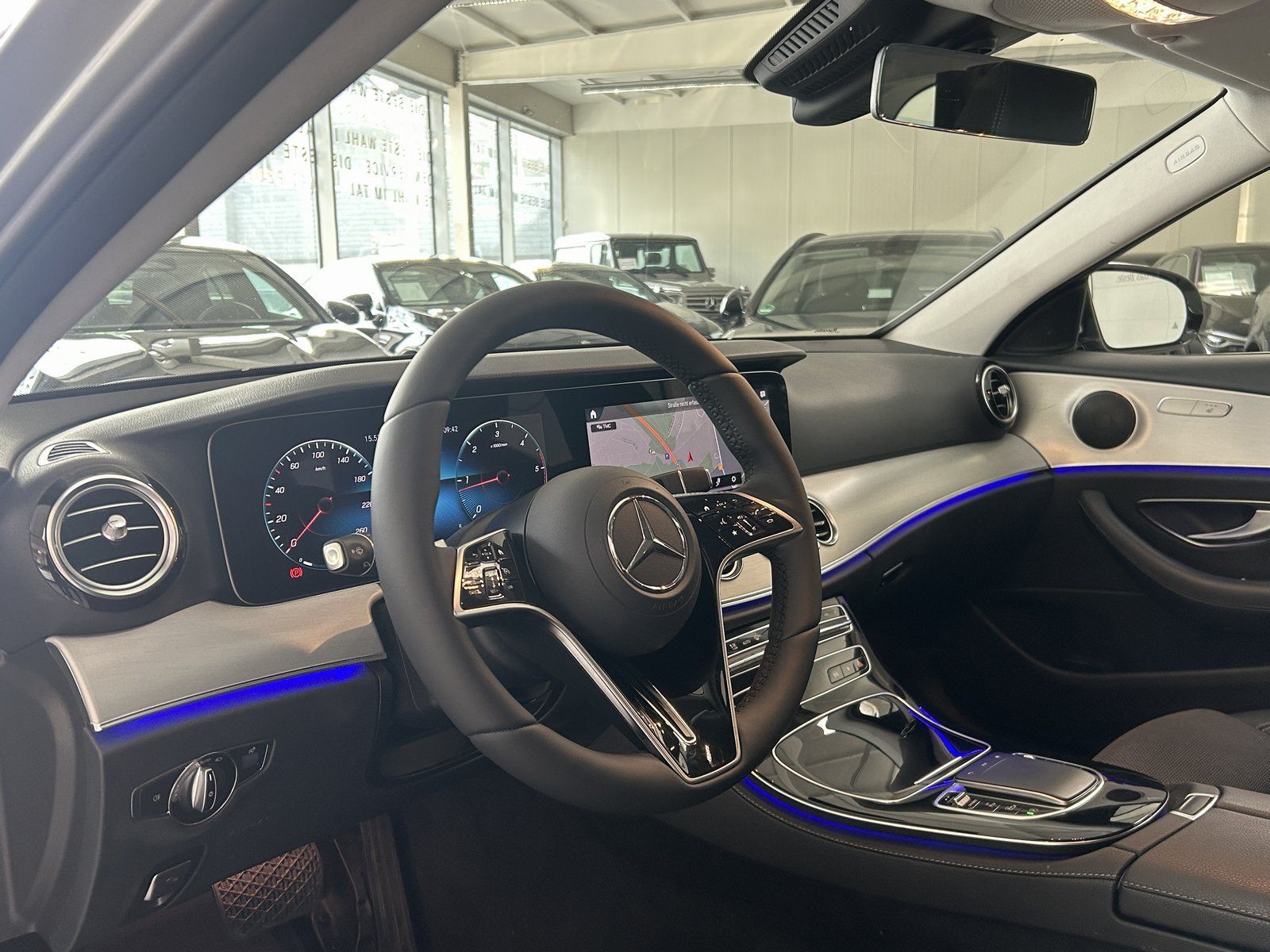 Fahrzeugabbildung Mercedes-Benz E 220 d T AVANTGARDE CARPLAY+LED+MBUX HIGH