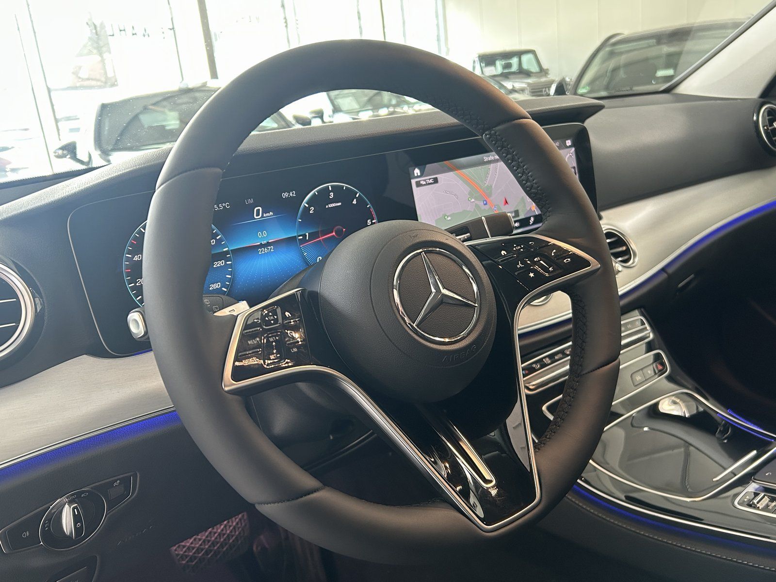 Fahrzeugabbildung Mercedes-Benz E 220 d T AVANTGARDE CARPLAY+LED+MBUX HIGH