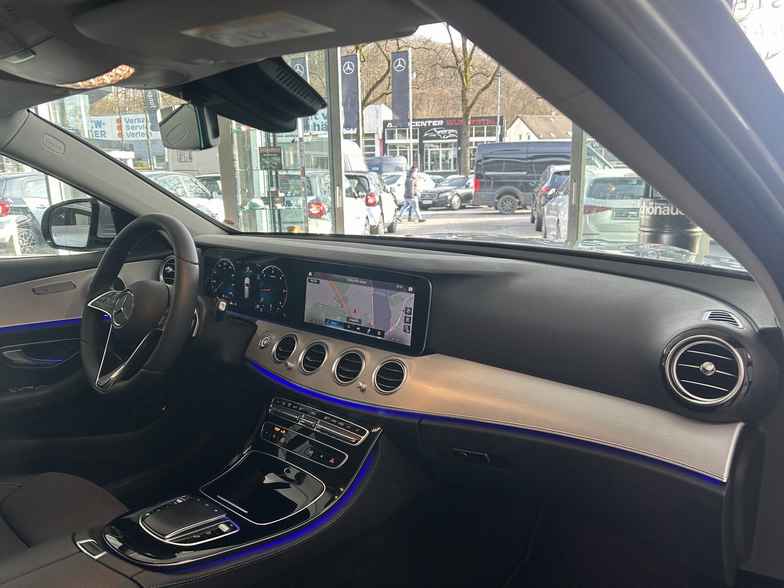 Fahrzeugabbildung Mercedes-Benz E 220 d T AVANTGARDE CARPLAY+LED+MBUX HIGH