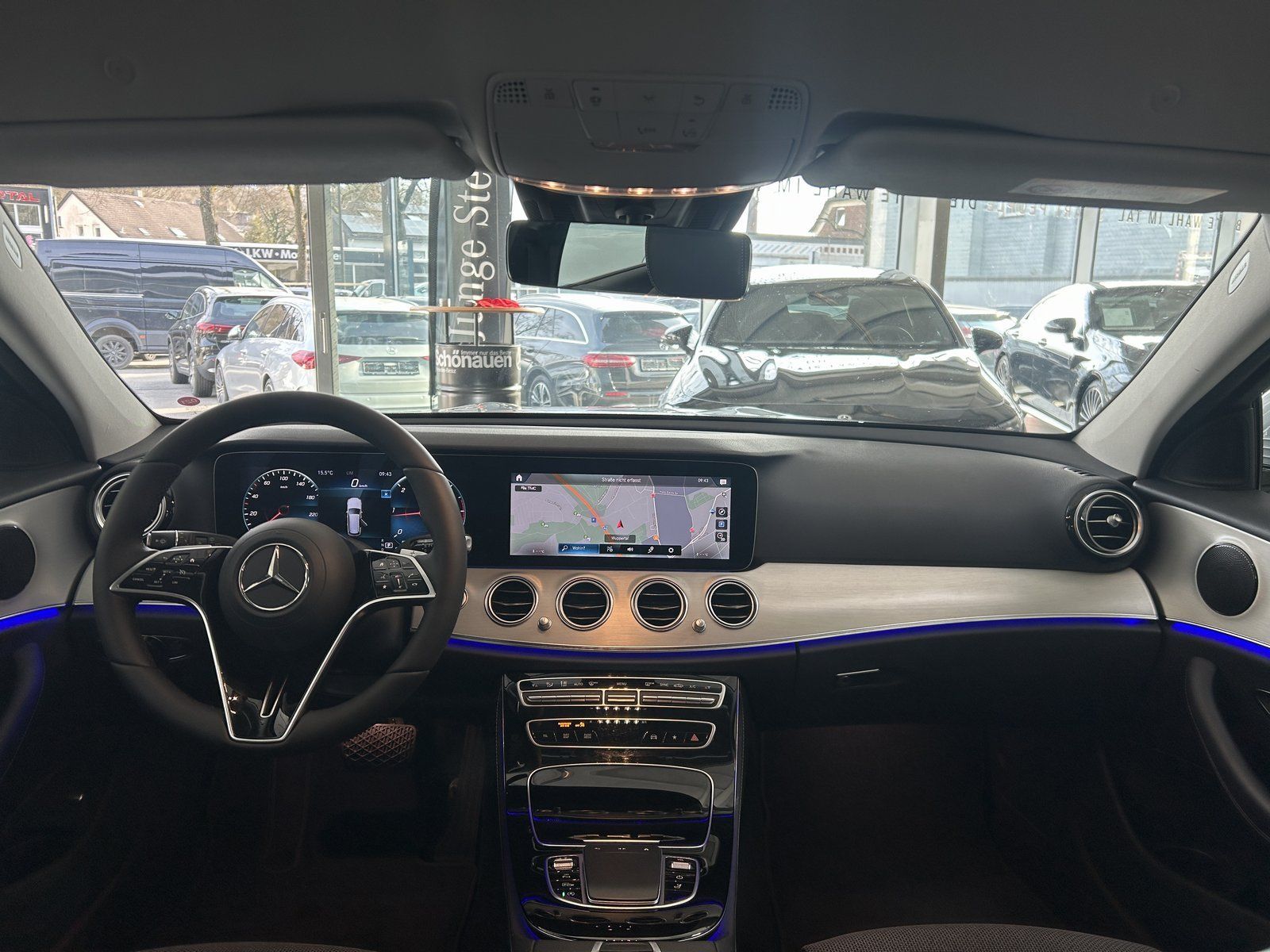 Fahrzeugabbildung Mercedes-Benz E 220 d T AVANTGARDE CARPLAY+LED+MBUX HIGH