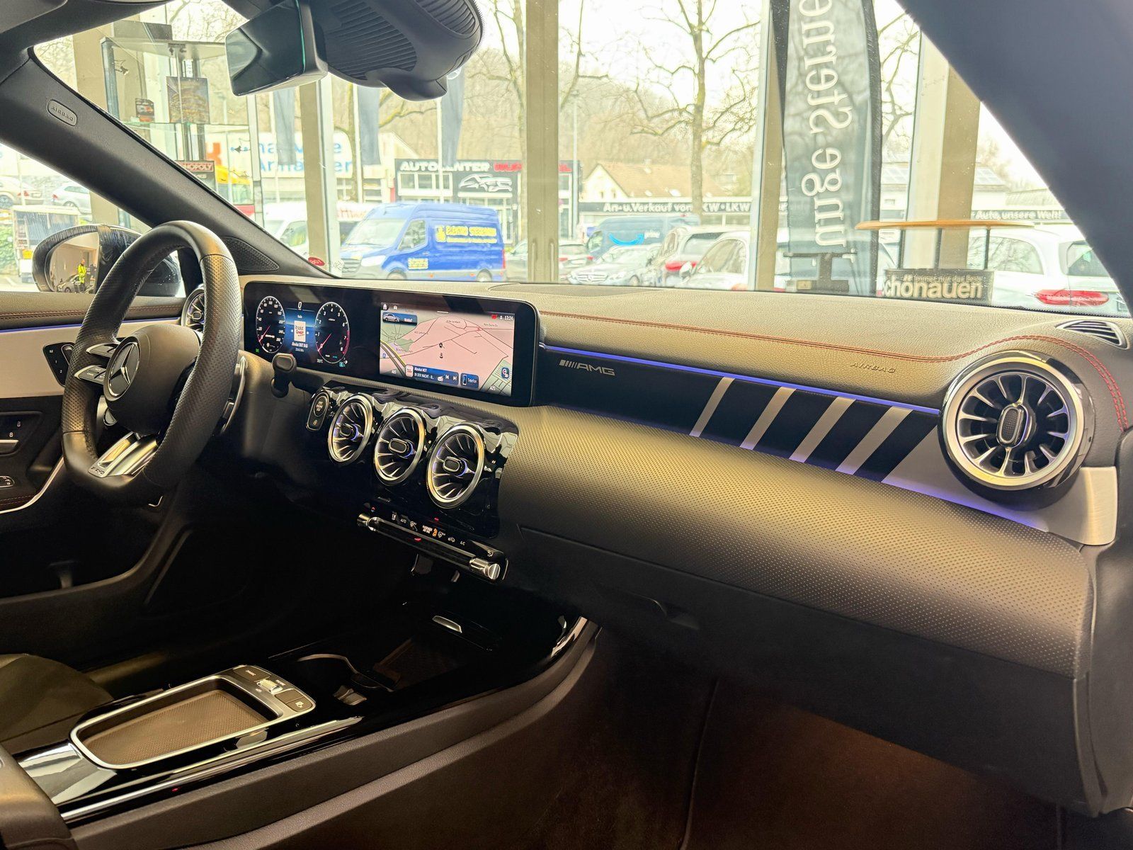 Fahrzeugabbildung Mercedes-Benz CLA 35 4M PANORAMA+DISTRO+NIGHT2+360+MEMORY+BEAM