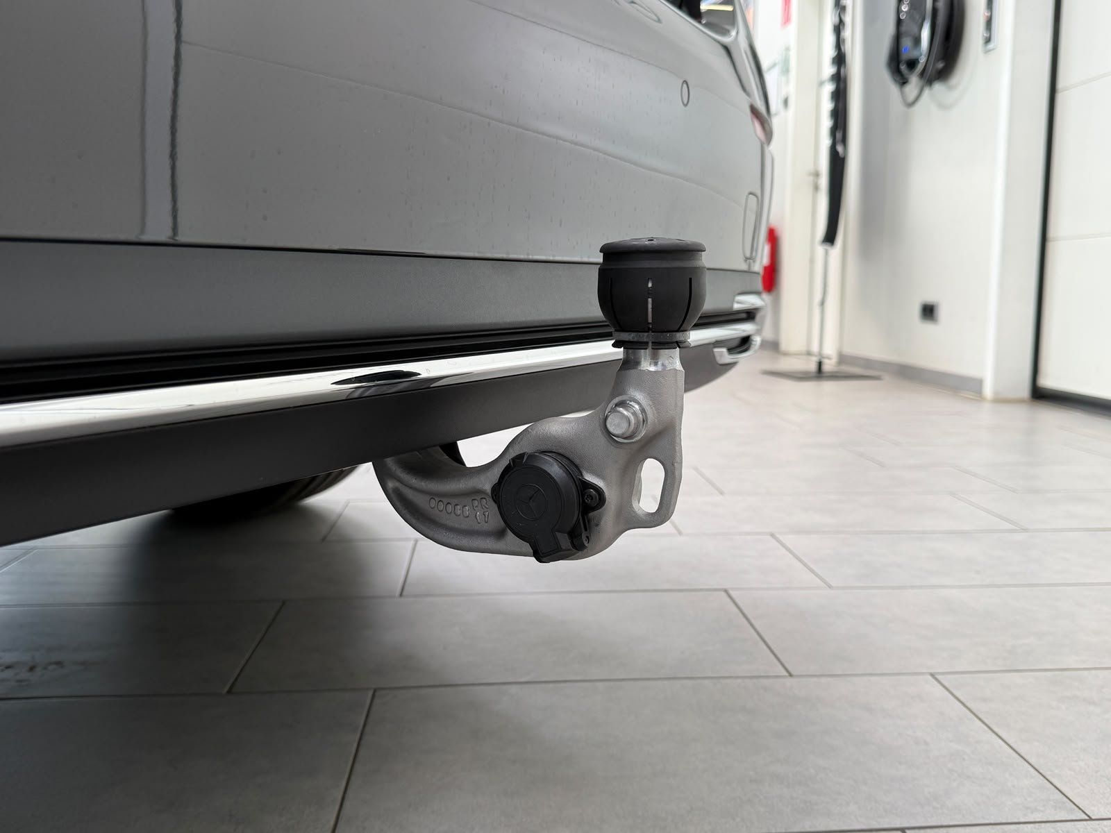 Fahrzeugabbildung Mercedes-Benz E 220d Avantgarde DISTR+AHK+MEMORY+360°+KEYLESS