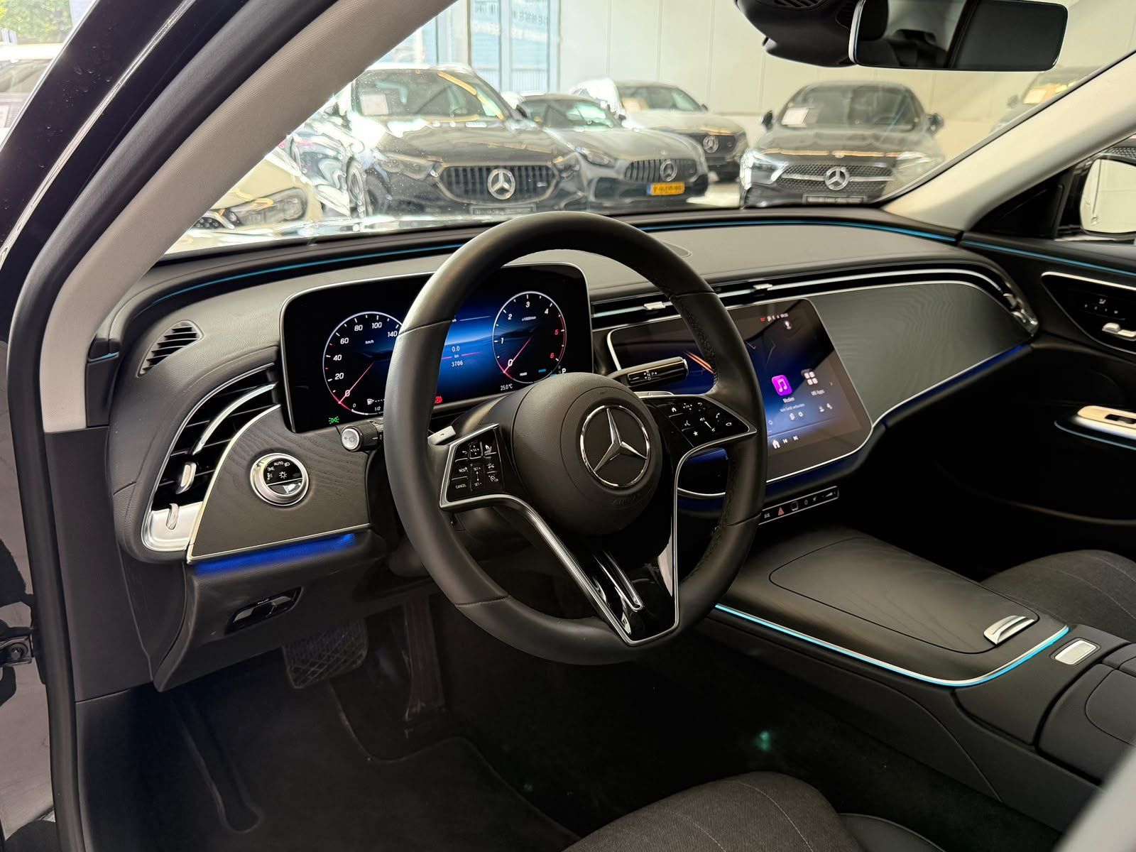 Fahrzeugabbildung Mercedes-Benz E 220d Avantgarde DISTR+AHK+MEMORY+360°+KEYLESS