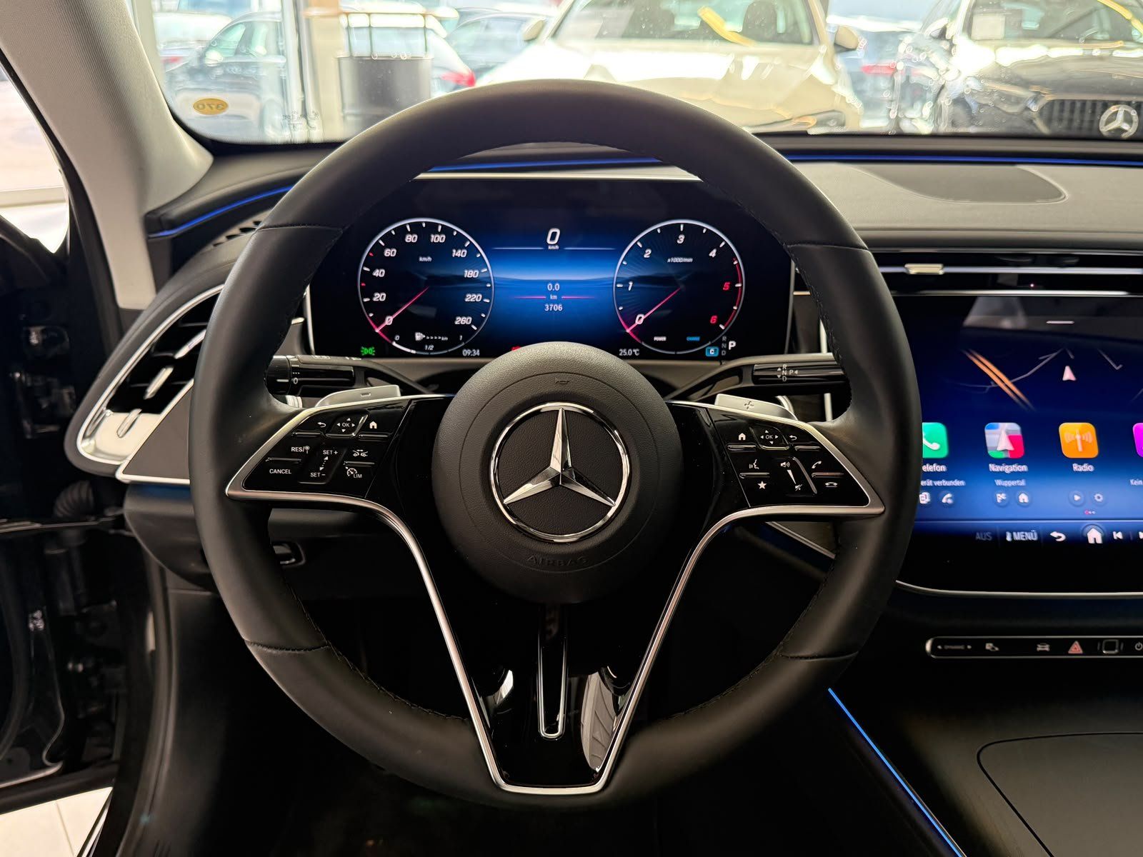 Fahrzeugabbildung Mercedes-Benz E 220d Avantgarde DISTR+AHK+MEMORY+360°+KEYLESS