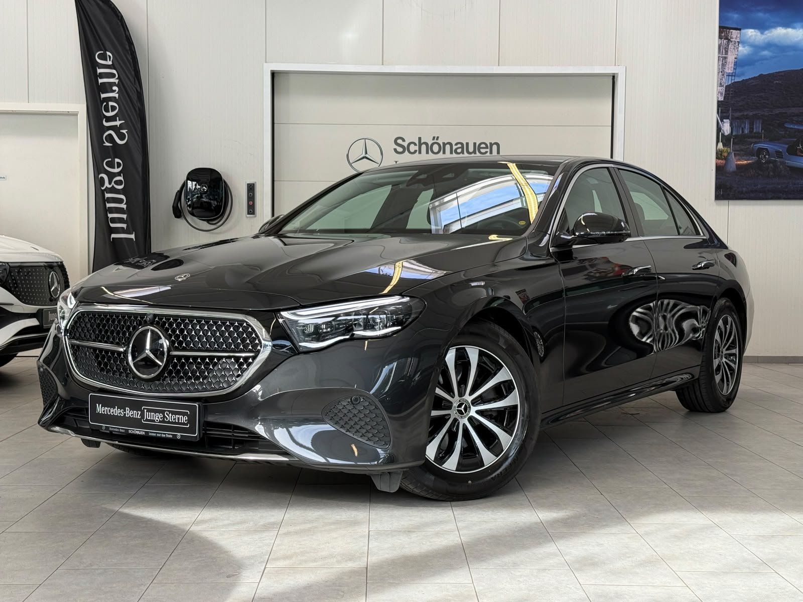 Fahrzeugabbildung Mercedes-Benz E 220d Avantgarde DISTR+AHK+MEMORY+360°+KEYLESS