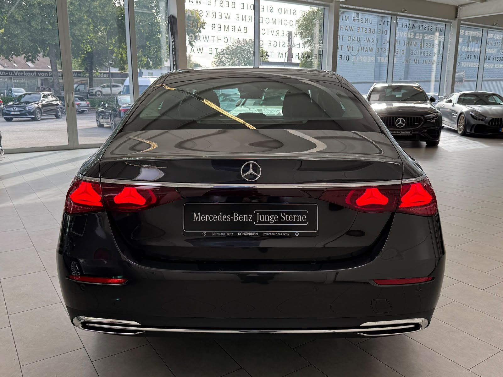 Fahrzeugabbildung Mercedes-Benz E 220d Avantgarde DISTR+AHK+MEMORY+360°+KEYLESS