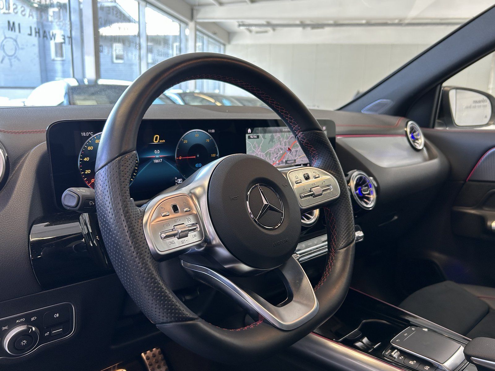 Fahrzeugabbildung Mercedes-Benz EQA 300 4M AMG PANO+MEMORY+AHK+360+CARPLAY+NIGHT