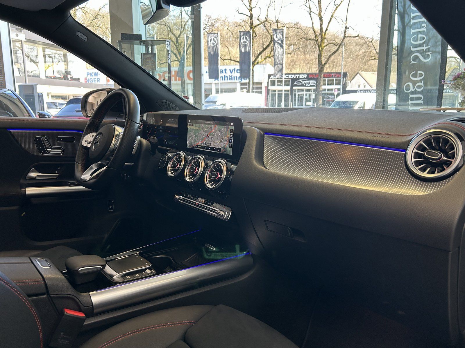 Fahrzeugabbildung Mercedes-Benz EQA 300 4M AMG PANO+MEMORY+AHK+360+CARPLAY+NIGHT