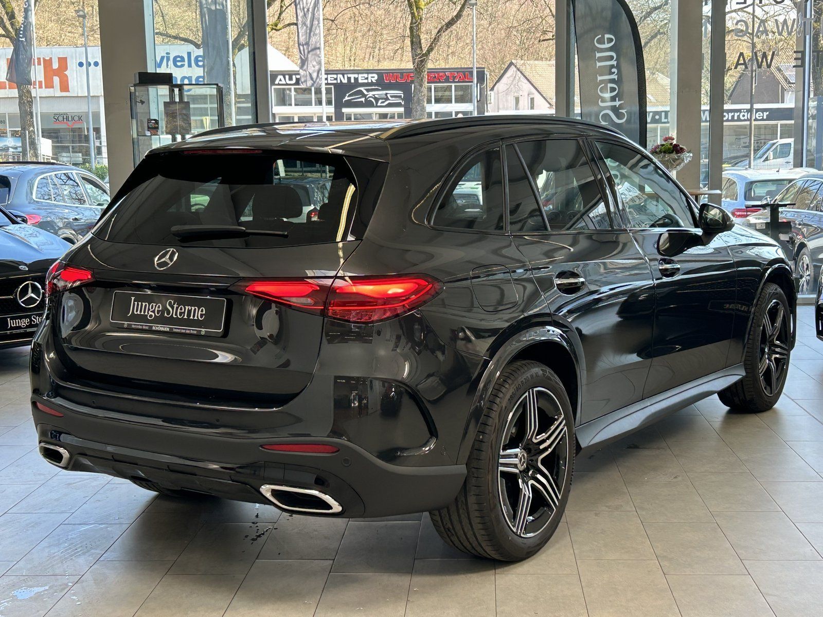 Fahrzeugabbildung Mercedes-Benz GLC 200 4M AMG PREMIUM+20"+AHK+NIGHT+DISTRONIC