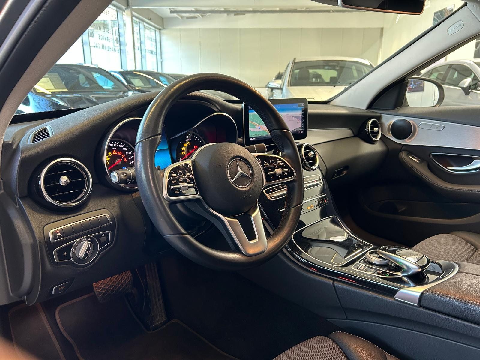 Fahrzeugabbildung Mercedes-Benz C 220 d T Avantgarde 4Matic LED+CARPLAY+KAMERA