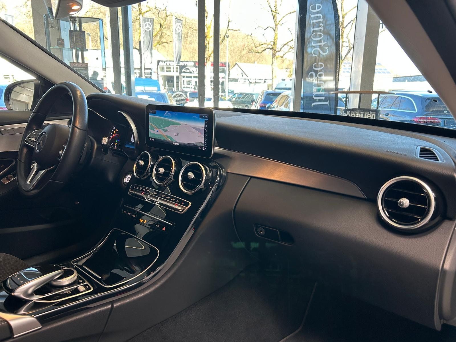 Fahrzeugabbildung Mercedes-Benz C 220 d T Avantgarde 4Matic LED+CARPLAY+KAMERA