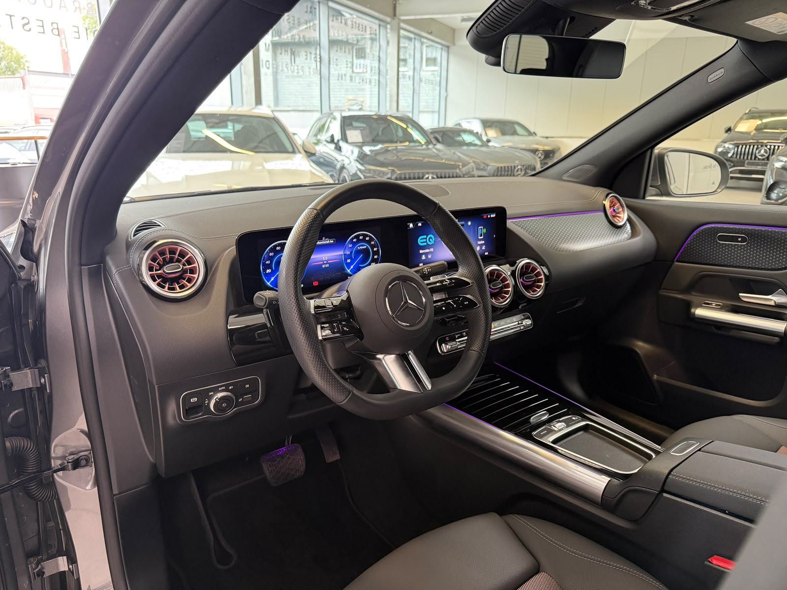 Fahrzeugabbildung Mercedes-Benz EQA 350 4M Electric Art KEYLESS+AHK+360°+CARPLAY