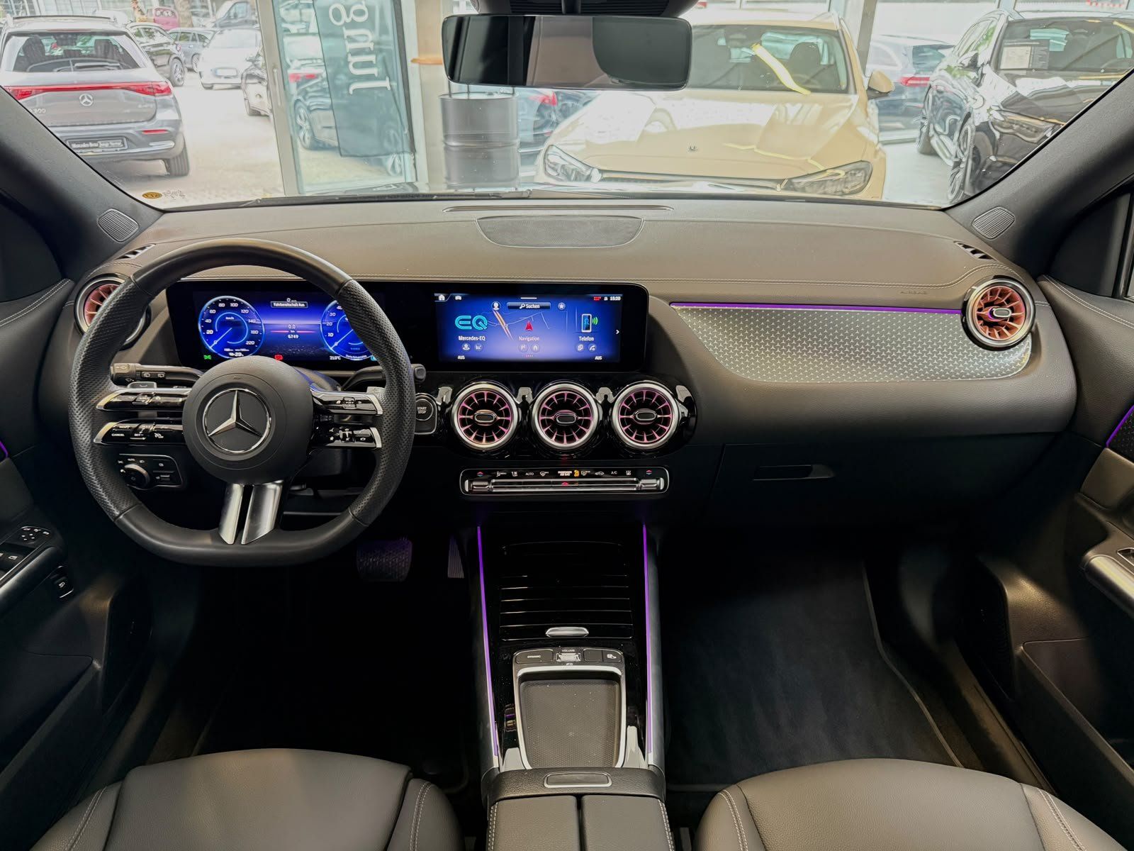 Fahrzeugabbildung Mercedes-Benz EQA 350 4M Electric Art KEYLESS+AHK+360°+CARPLAY