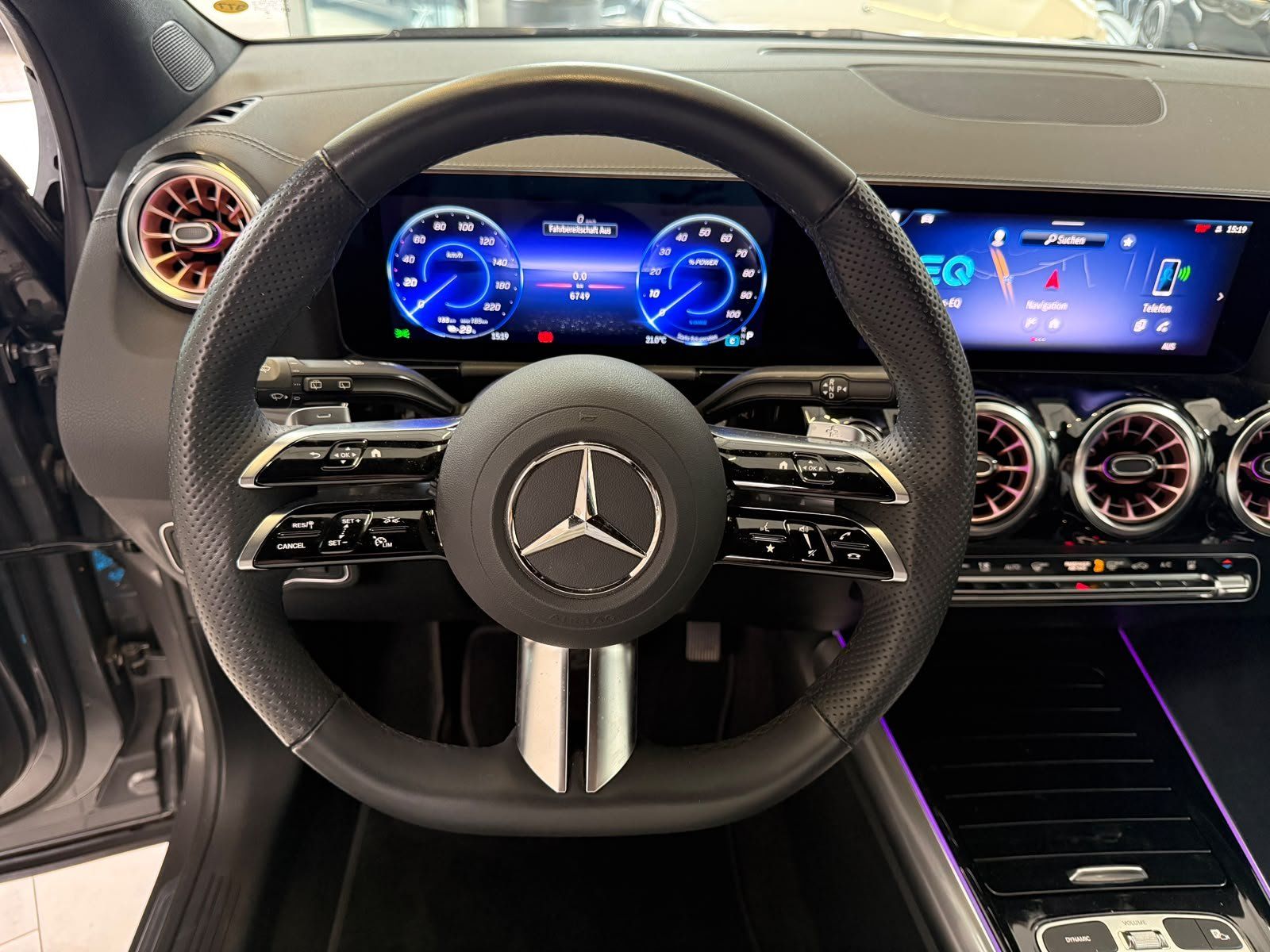 Fahrzeugabbildung Mercedes-Benz EQA 350 4M Electric Art KEYLESS+AHK+360°+CARPLAY