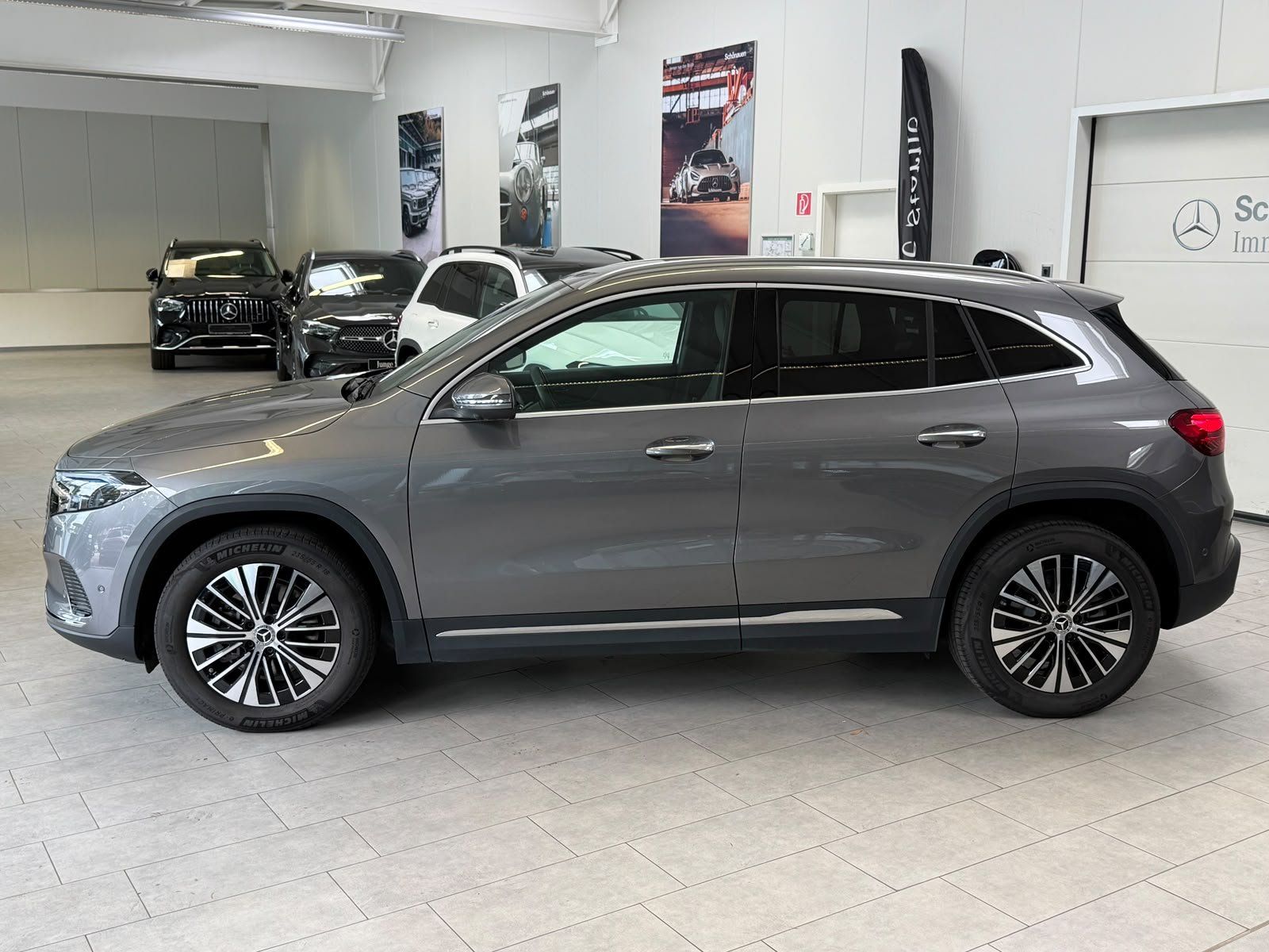 Fahrzeugabbildung Mercedes-Benz EQA 350 4M Electric Art KEYLESS+AHK+360°+CARPLAY