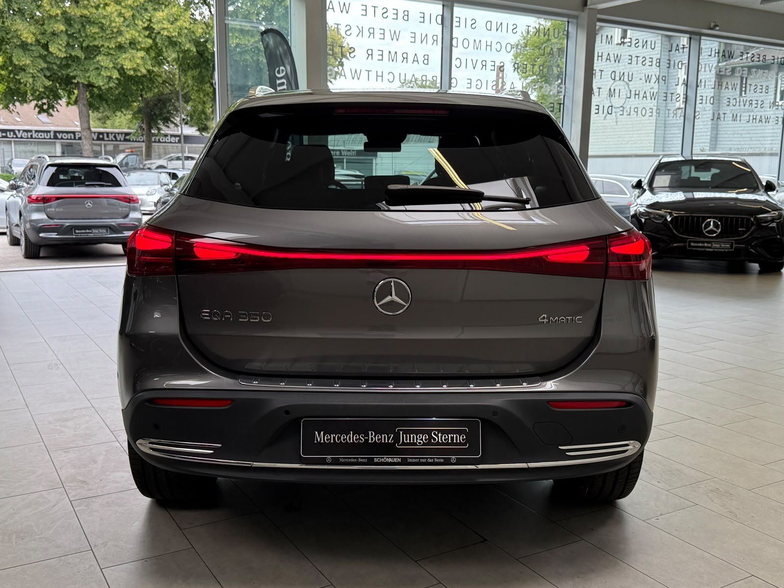 Fahrzeugabbildung Mercedes-Benz EQA 350 4M Electric Art KEYLESS+AHK+360°+CARPLAY
