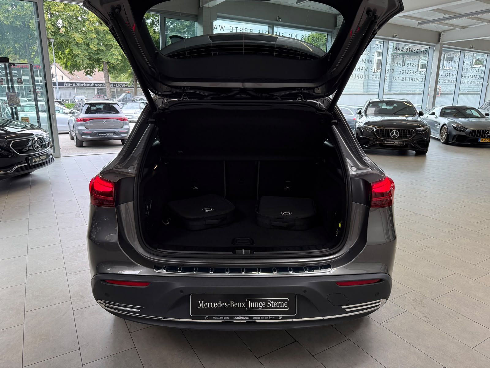 Fahrzeugabbildung Mercedes-Benz EQA 350 4M Electric Art KEYLESS+AHK+360°+CARPLAY