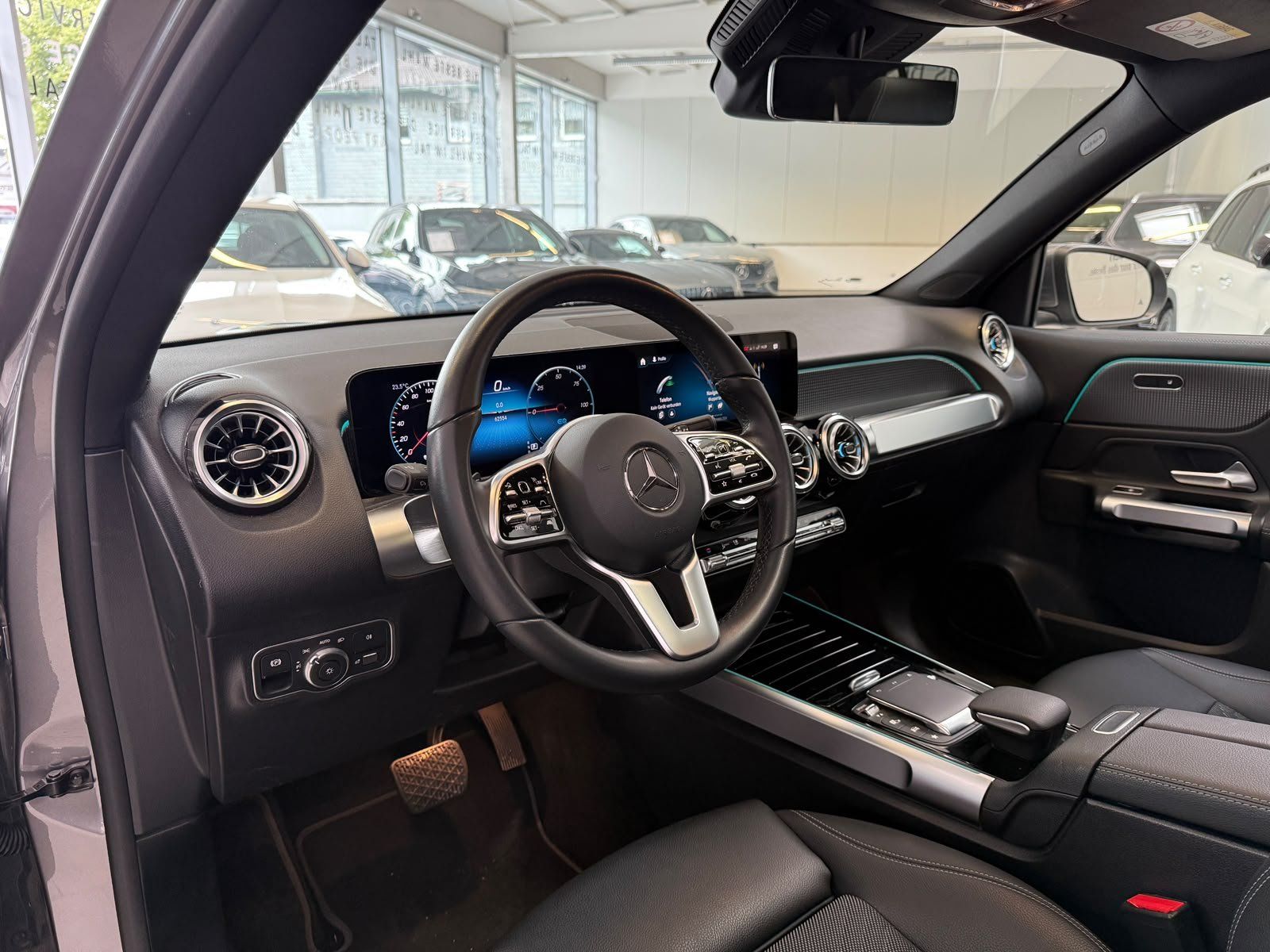 Fahrzeugabbildung Mercedes-Benz EQB 300 4M Progressive PANO+DISTR+360°+KEYLESS