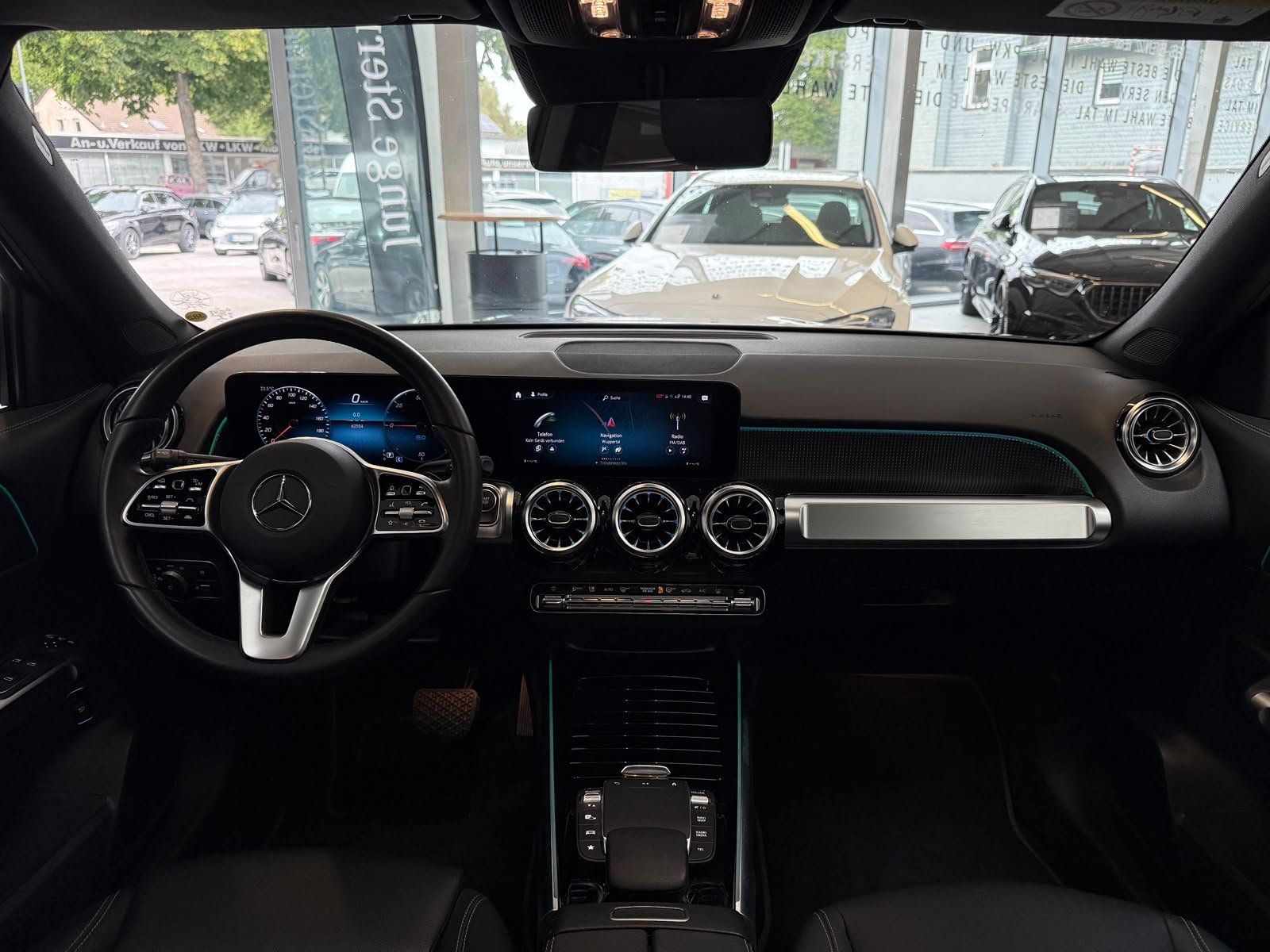 Fahrzeugabbildung Mercedes-Benz EQB 300 4M Progressive PANO+DISTR+360°+KEYLESS